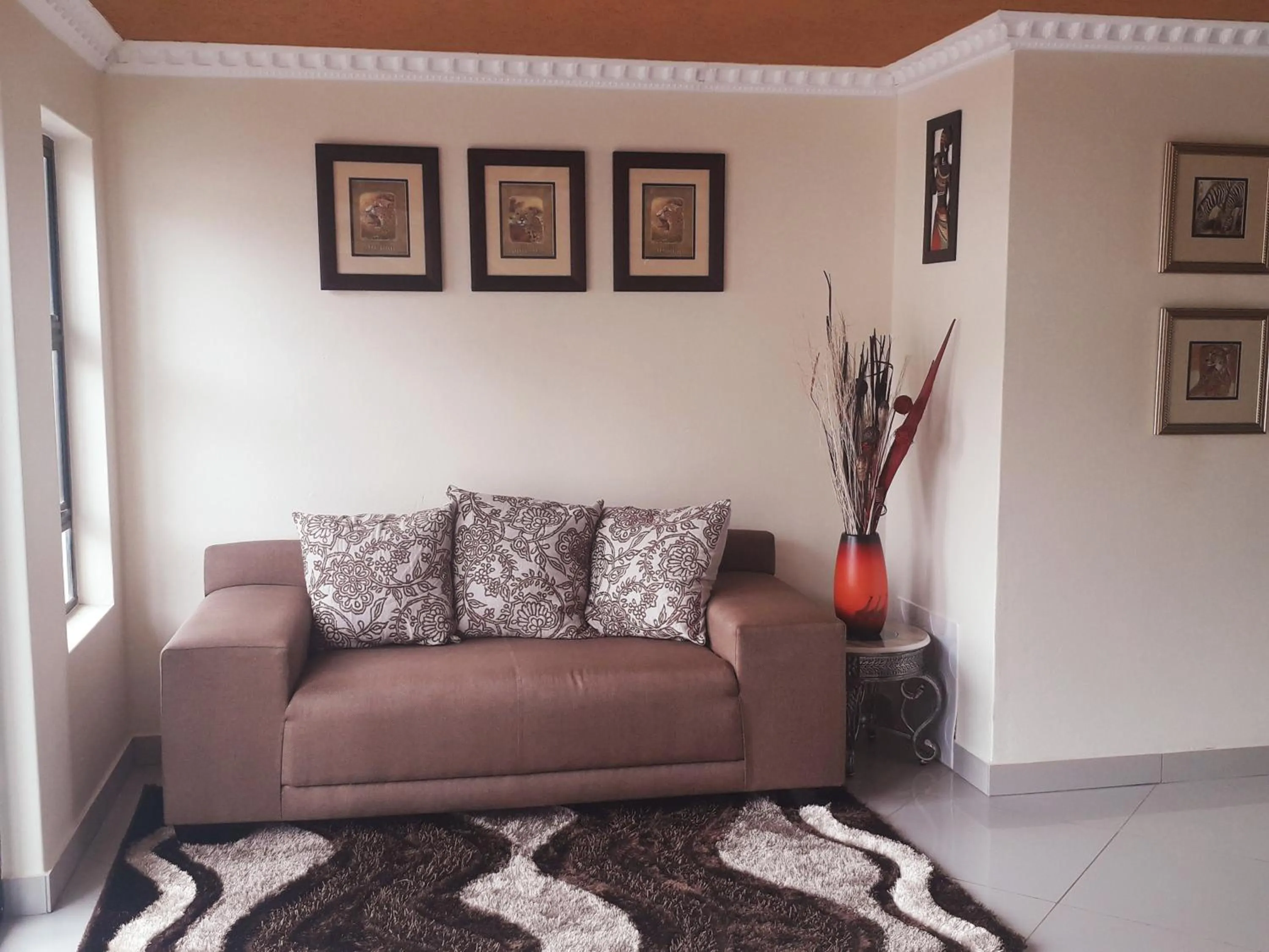 Seating area in Ecotel Southgate