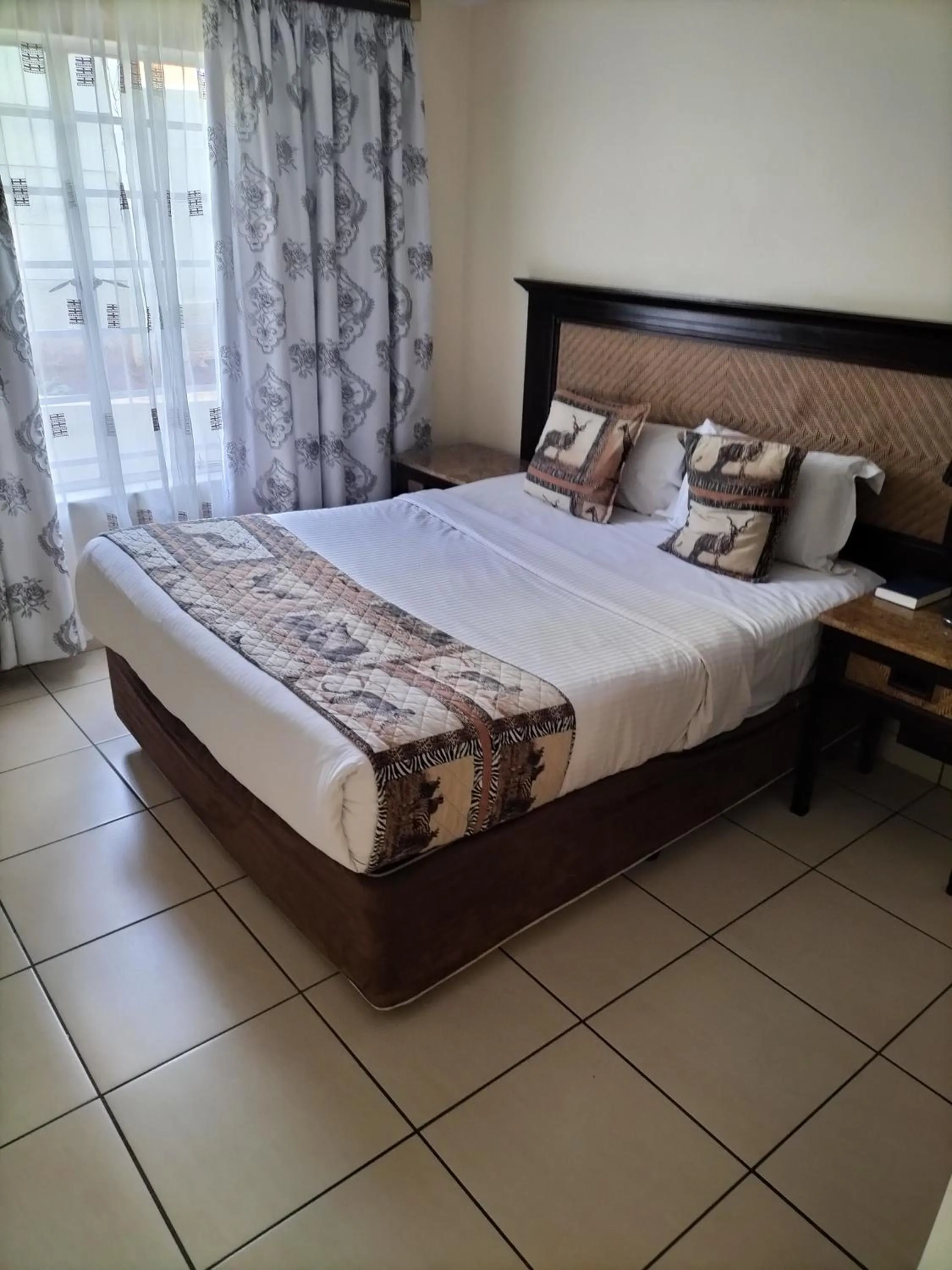 Photo of the whole room, Bed in Ecotel Southgate