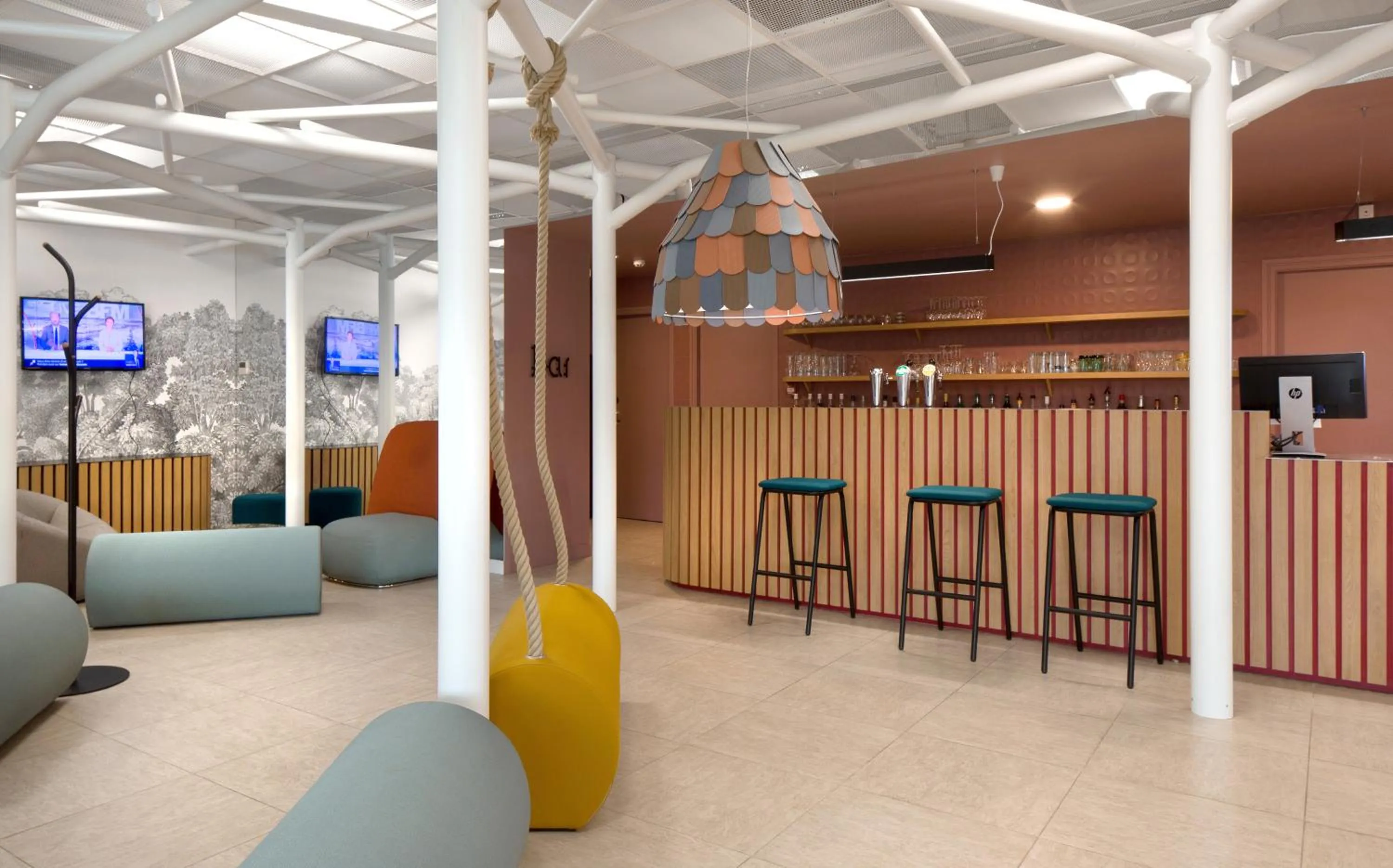 Communal lounge/ TV room in Hôtel ibis Styles Montargis Arboria