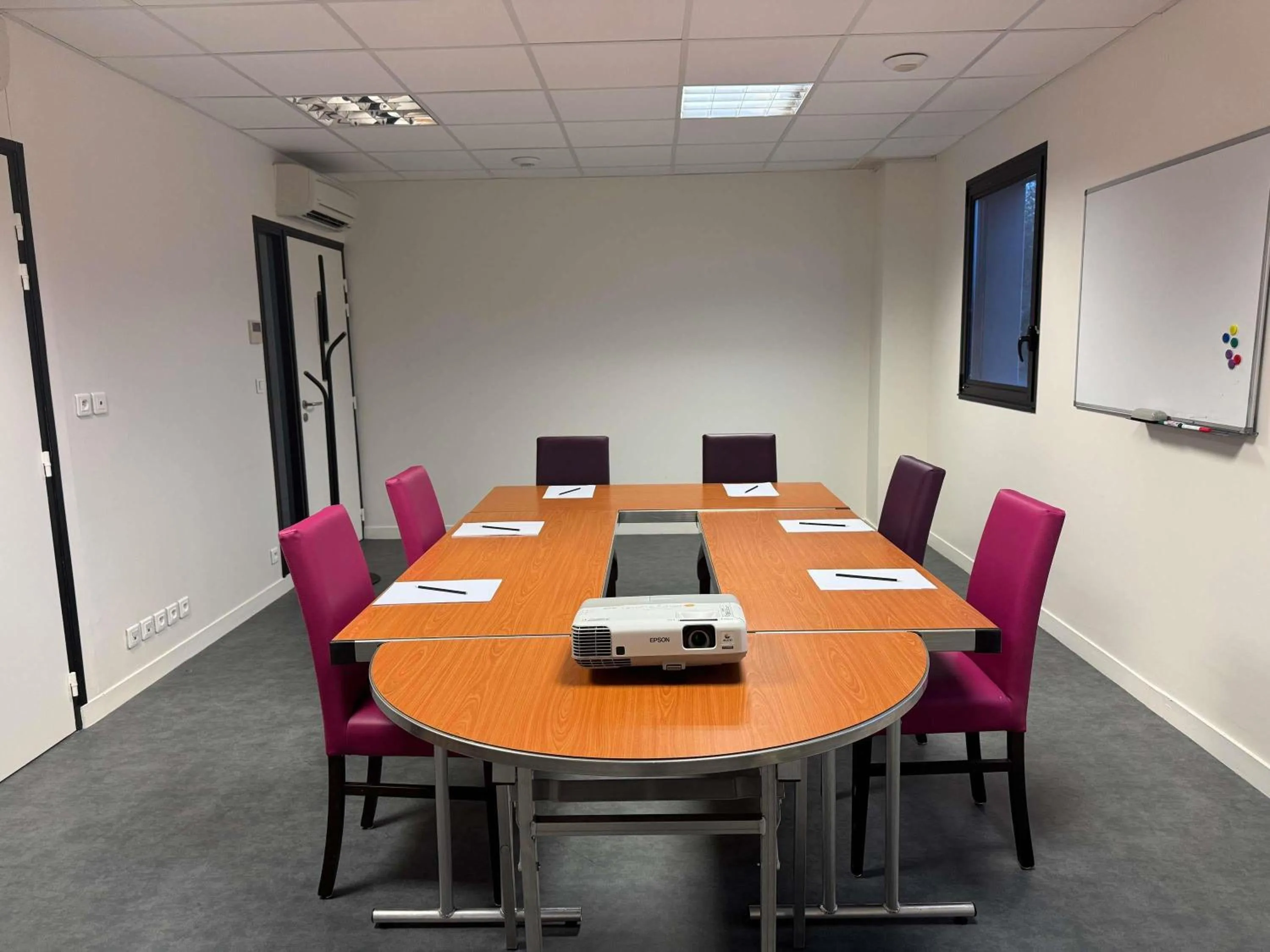 Meeting/conference room in Hôtel ibis Styles Montargis Arboria