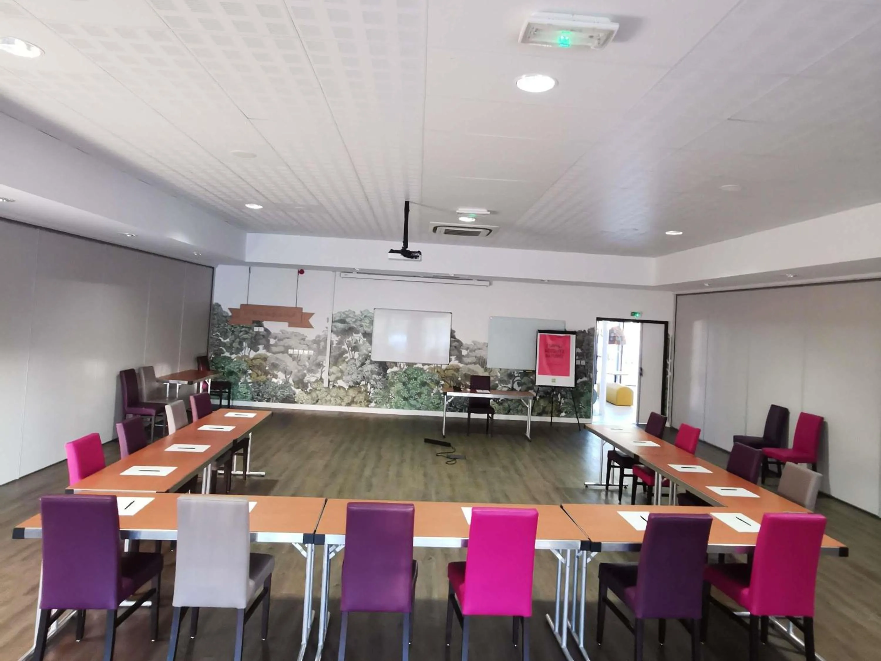 Meeting/conference room in Hôtel ibis Styles Montargis Arboria