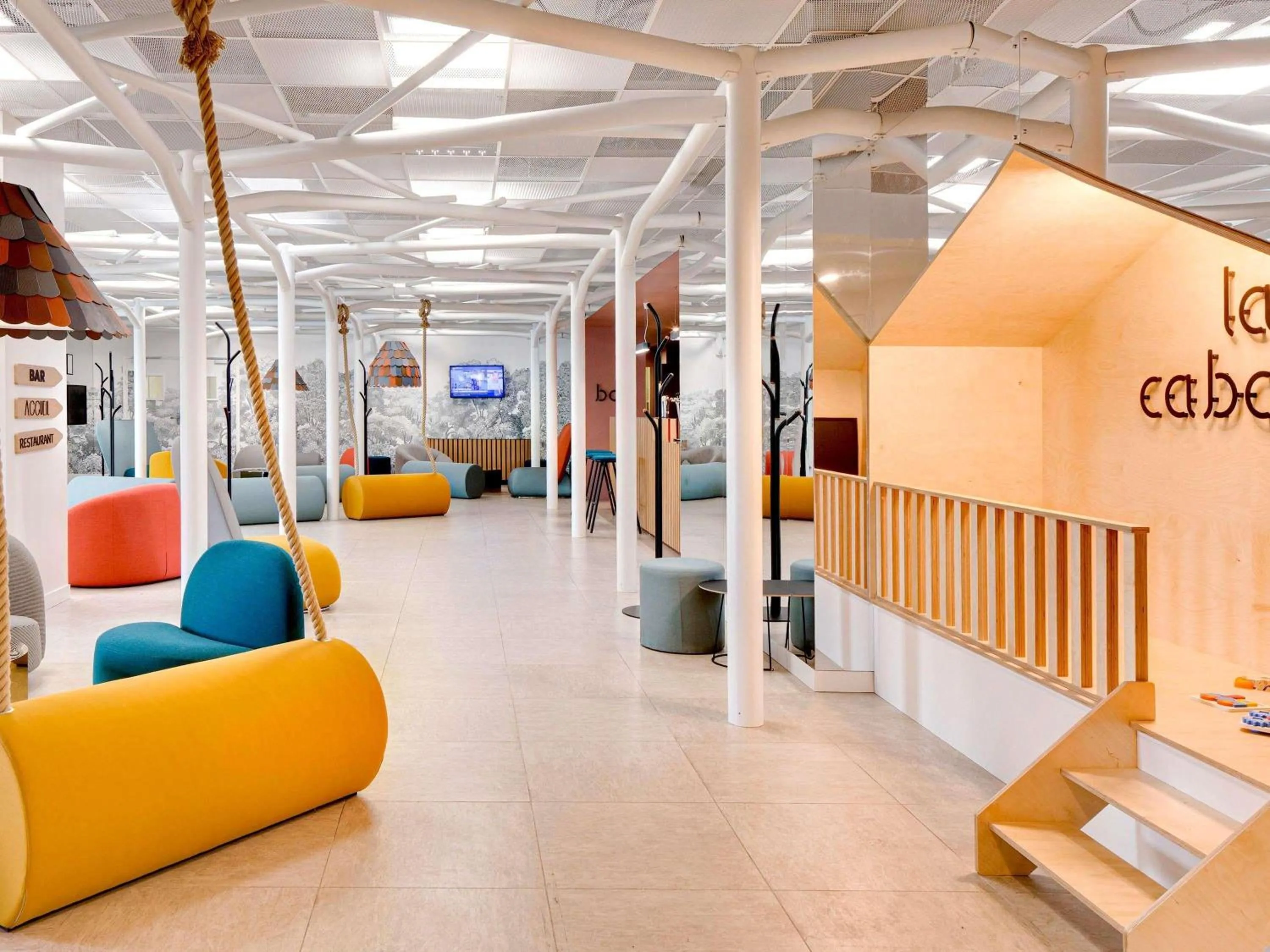 Property building in Hôtel ibis Styles Montargis Arboria