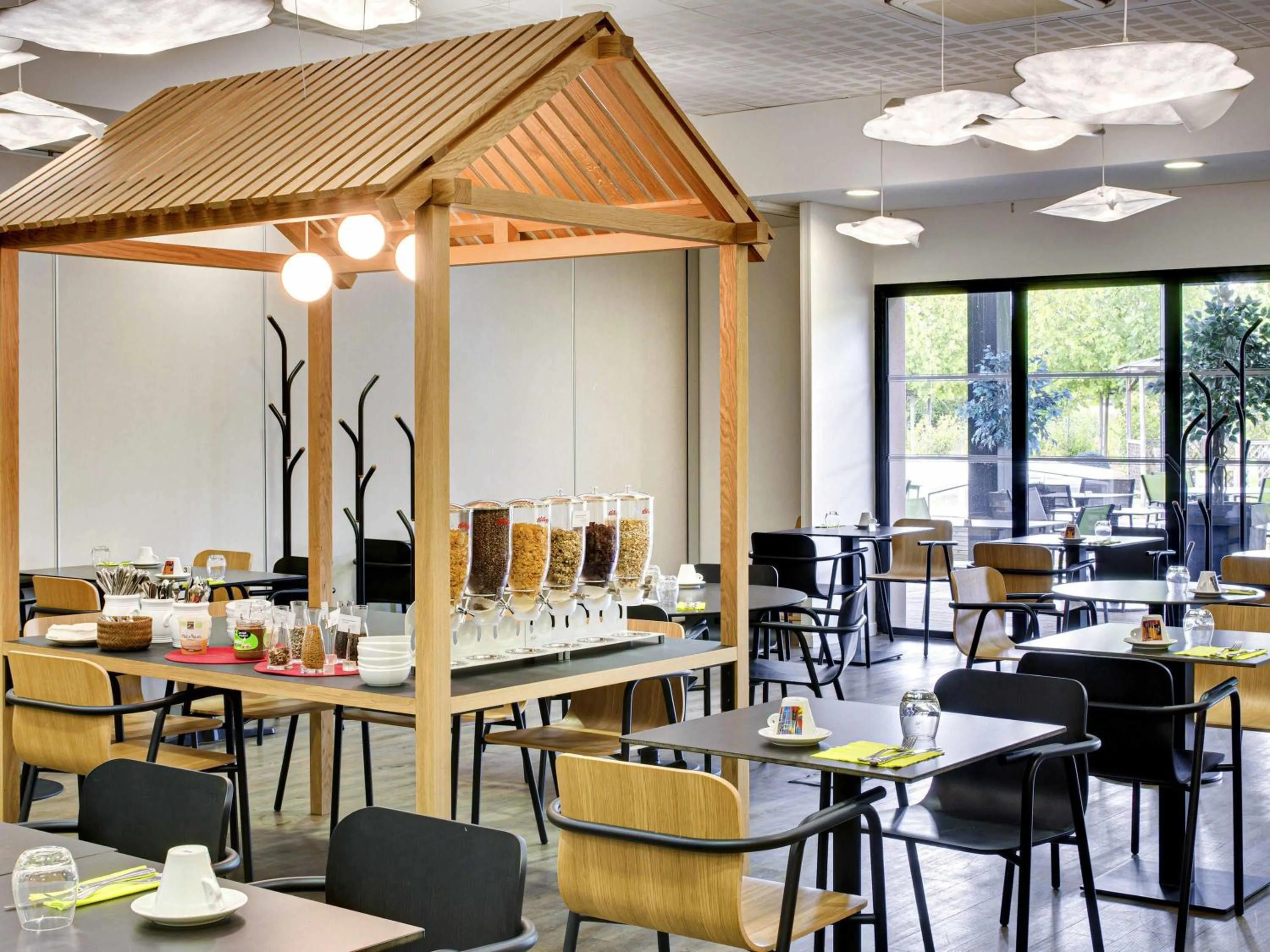 Breakfast in Hôtel ibis Styles Montargis Arboria