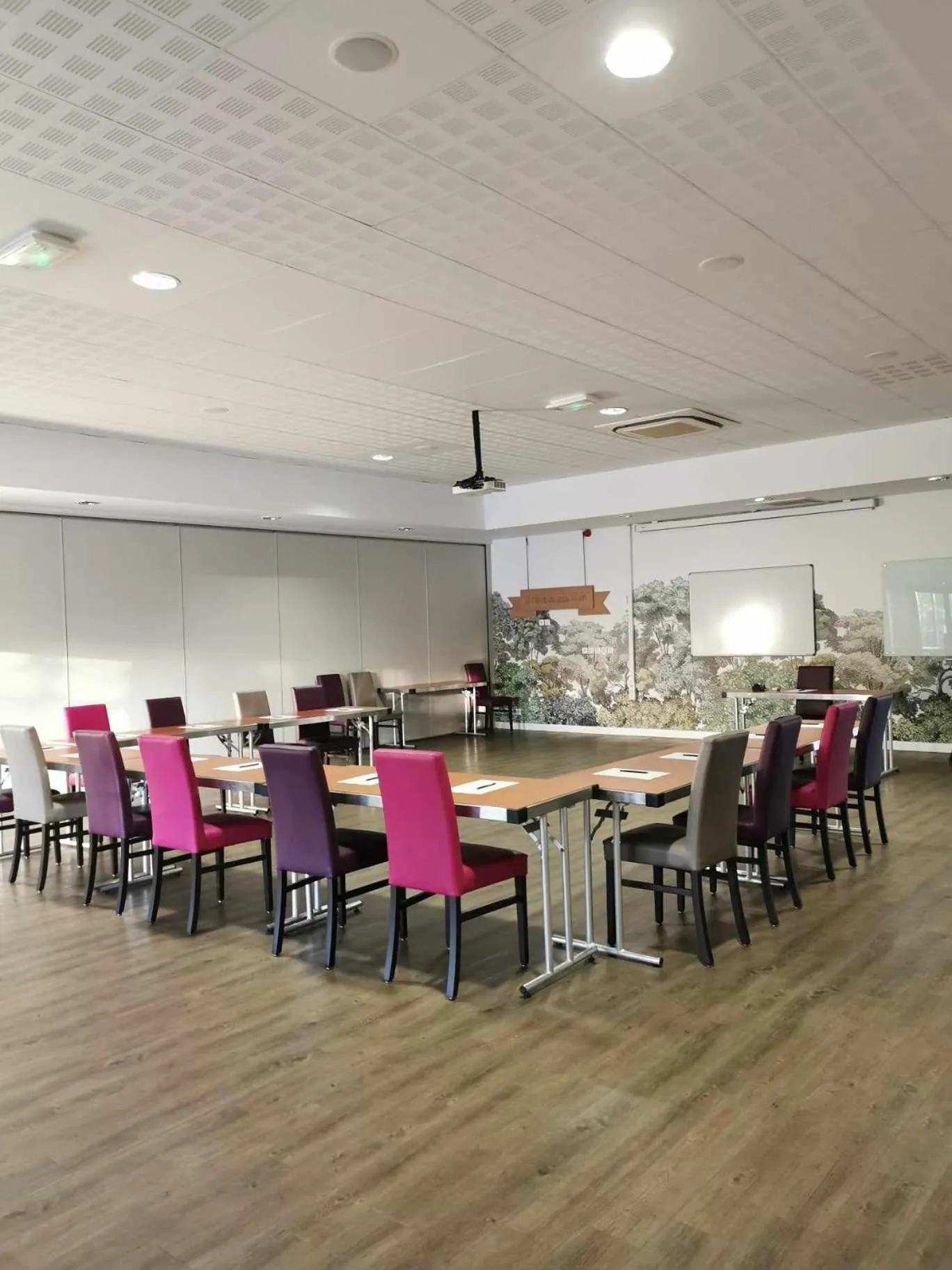 Business facilities in Hôtel ibis Styles Montargis Arboria