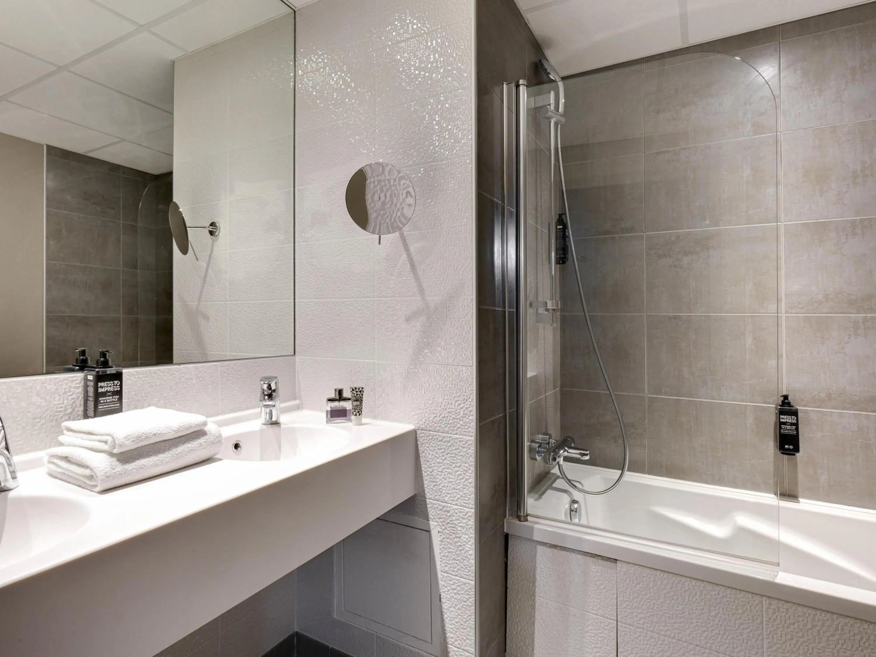 Bedroom in Hôtel ibis Styles Montargis Arboria