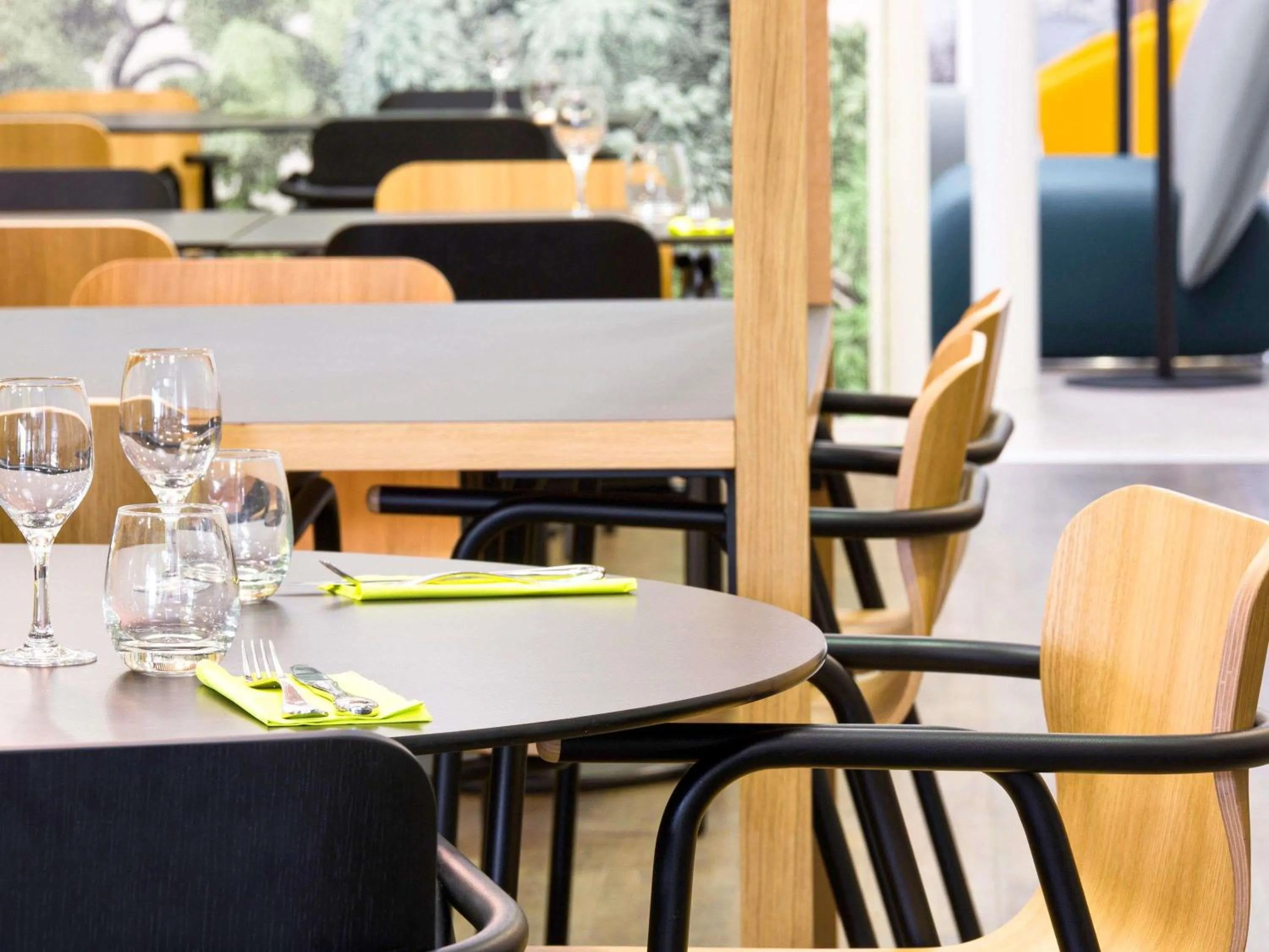 Restaurant/places to eat in Hôtel ibis Styles Montargis Arboria