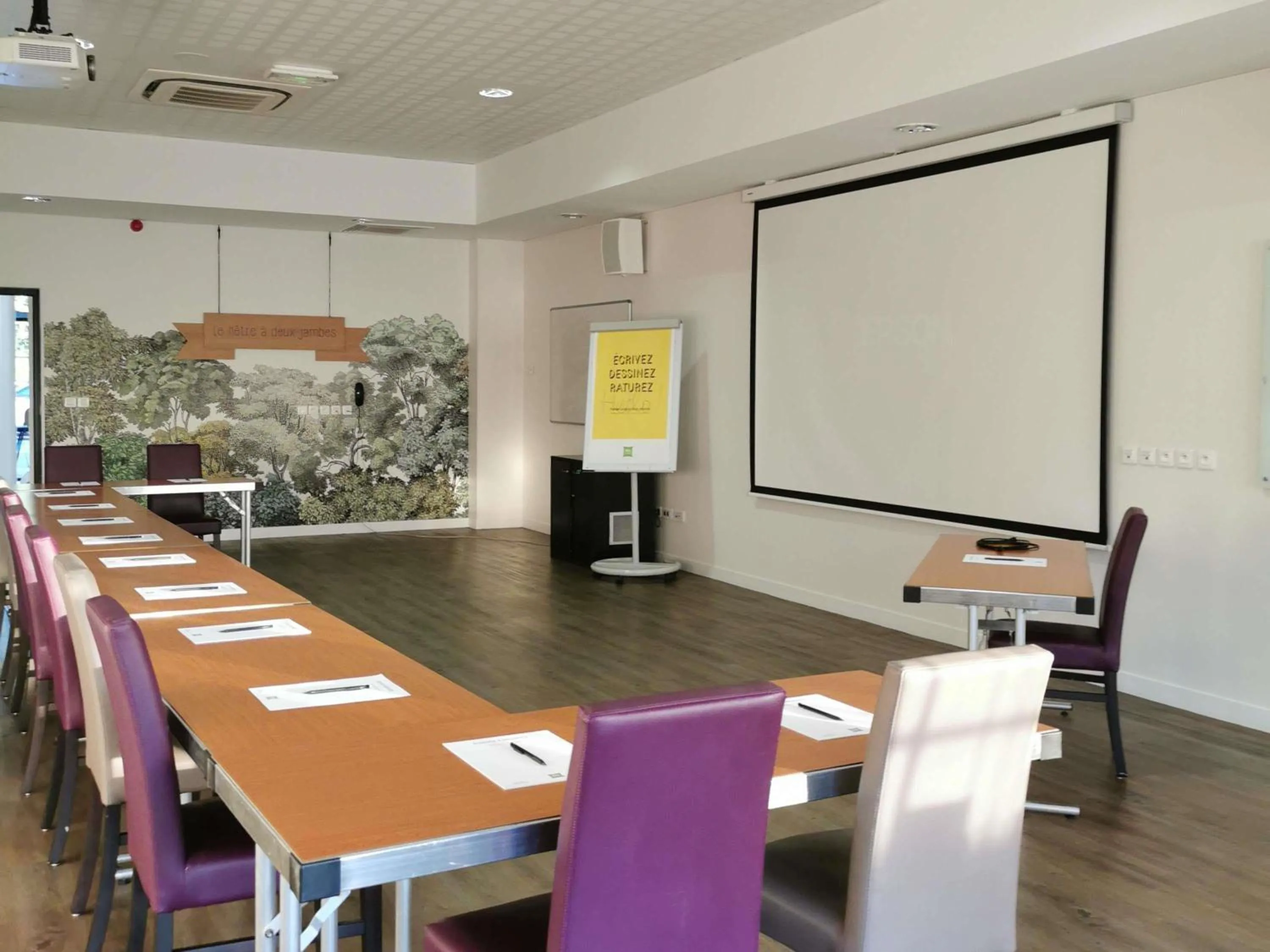 Meeting/conference room in Hôtel ibis Styles Montargis Arboria