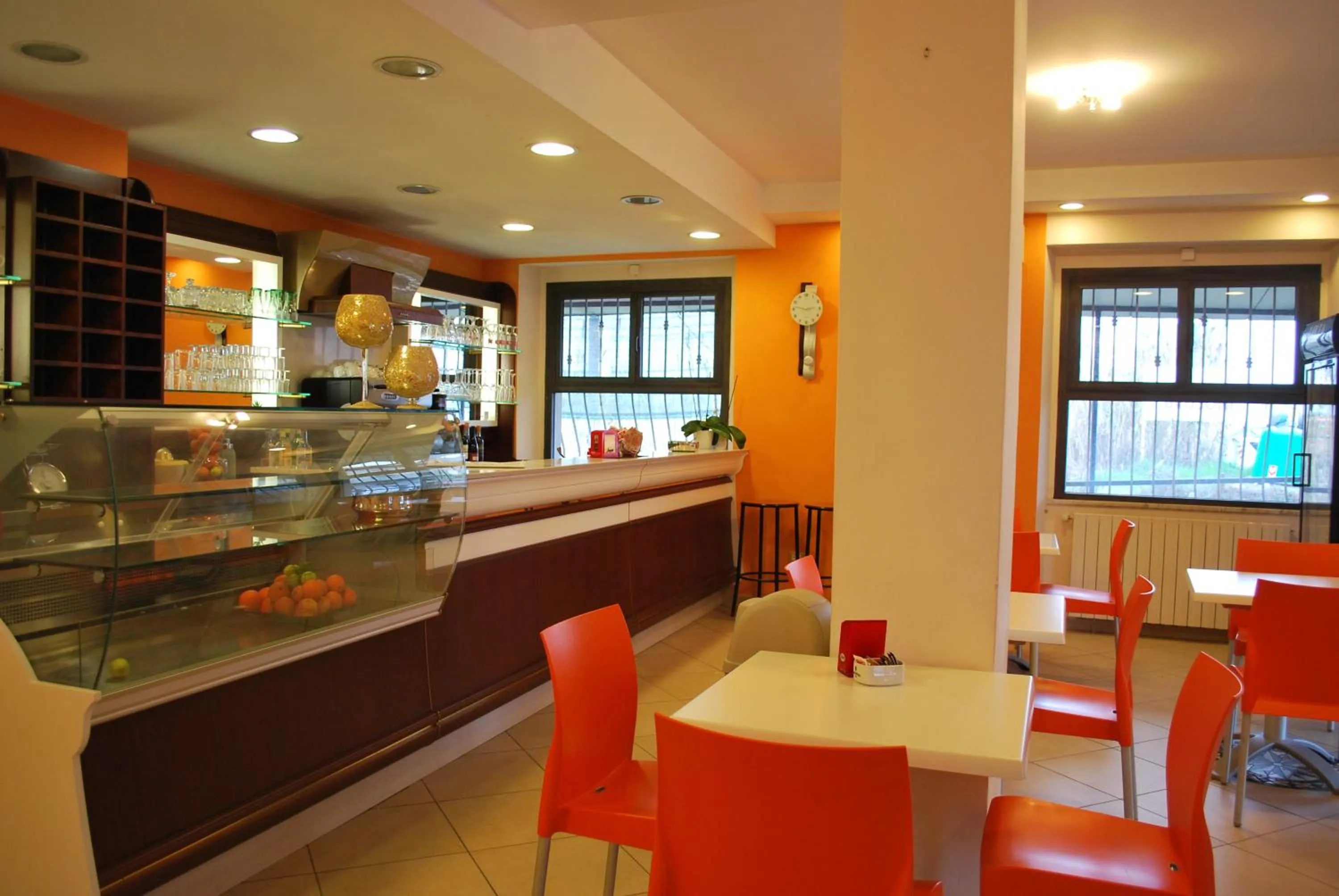 Restaurant/places to eat in Albergo Smeraldo
