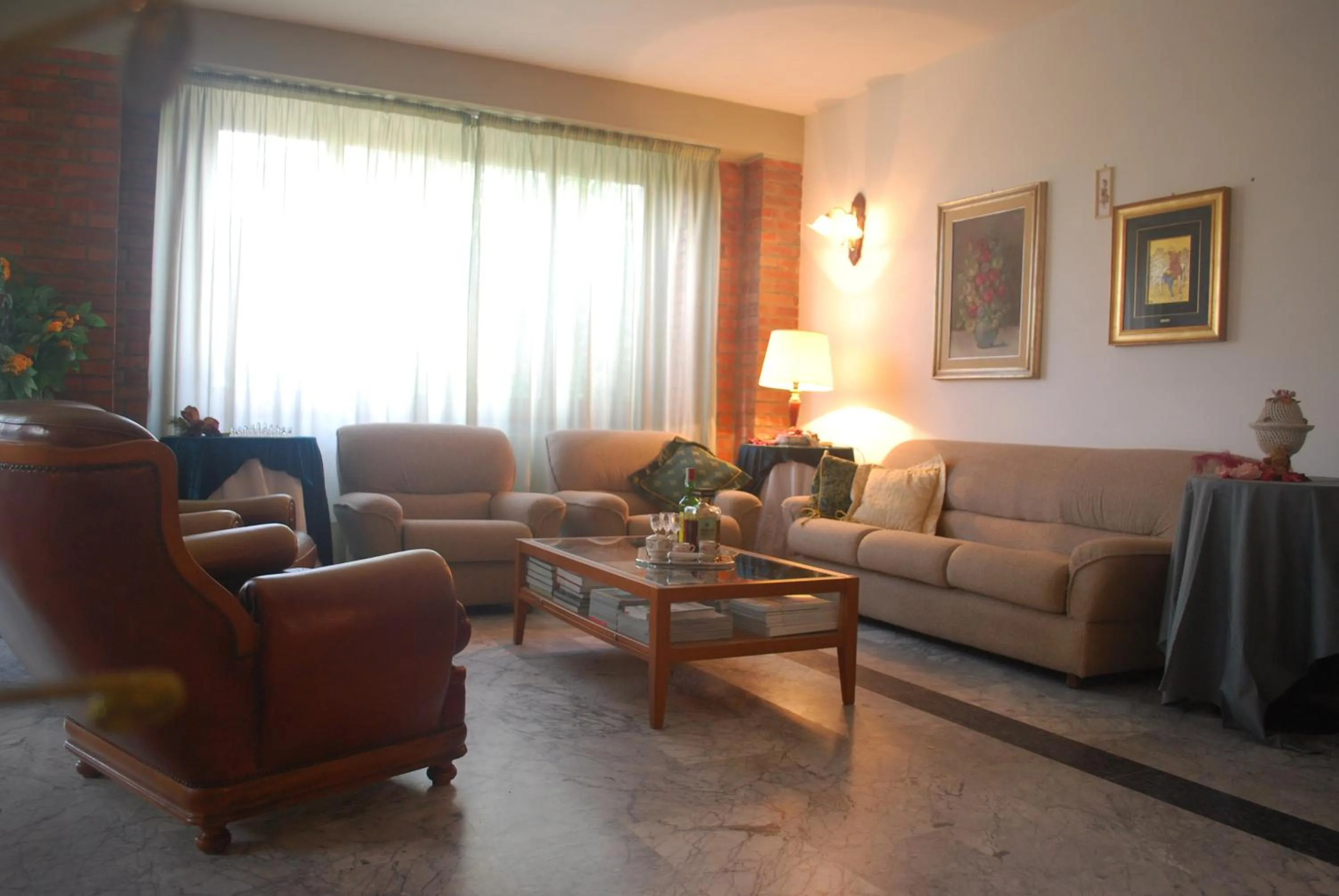 Seating area in Albergo Smeraldo