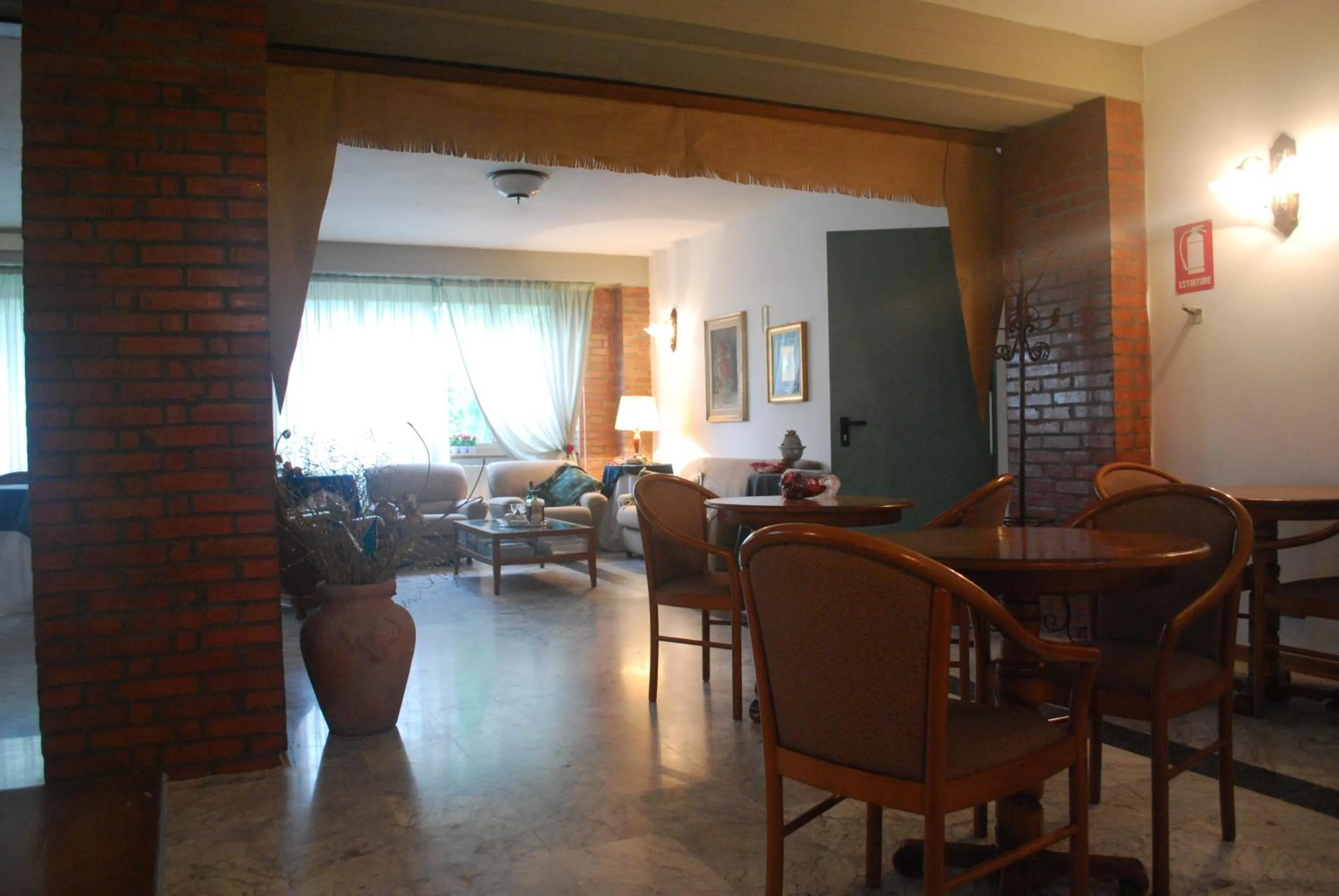 Seating area in Albergo Smeraldo