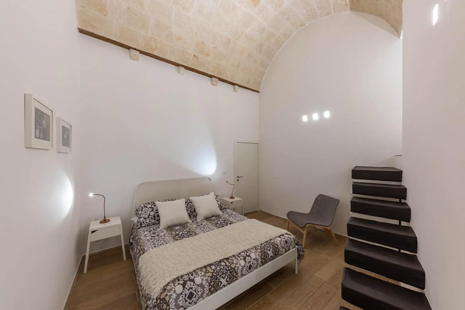 Photo of the whole room, Bed in Albergo Diffuso Monopoli