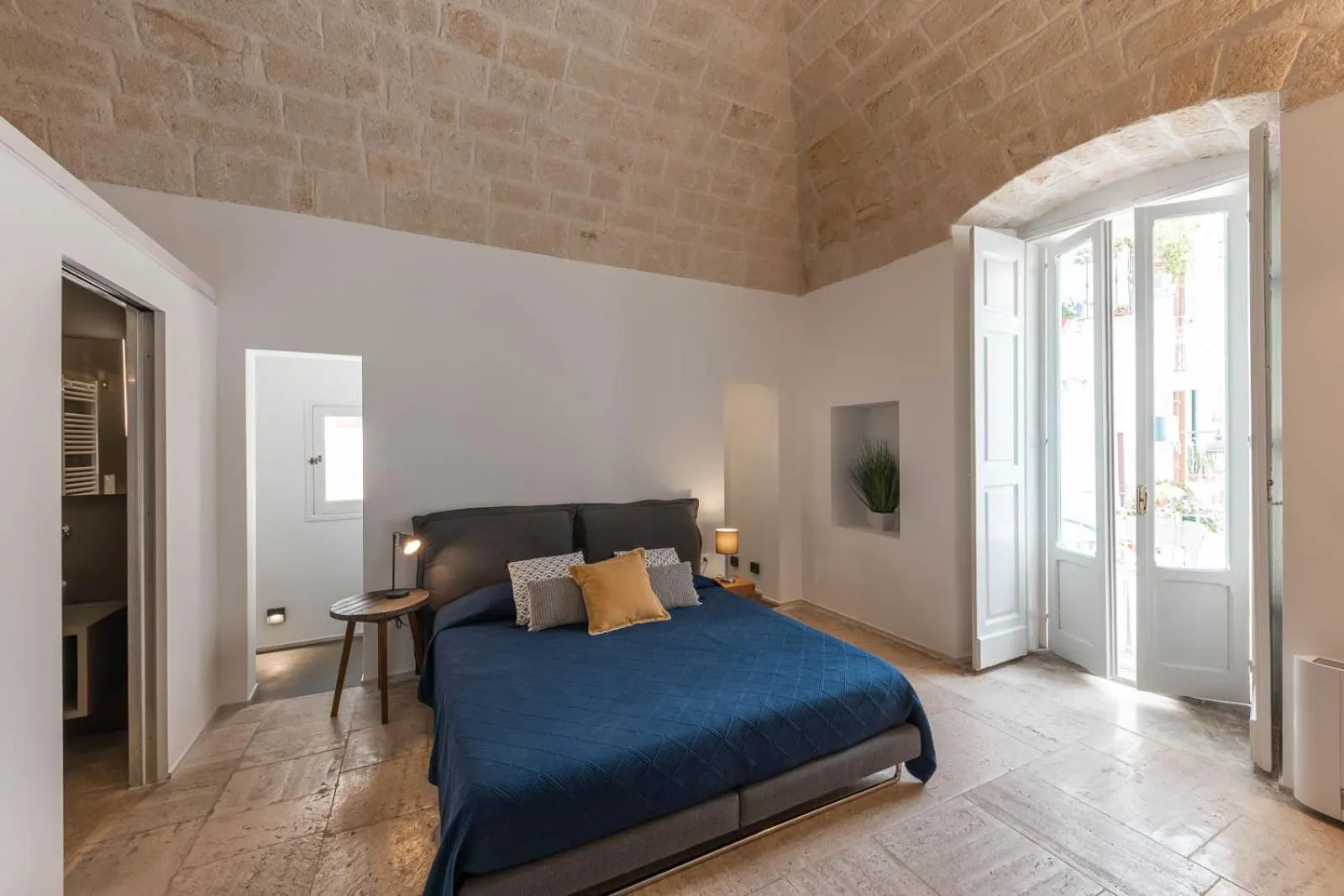 Photo of the whole room, Bed in Albergo Diffuso Monopoli