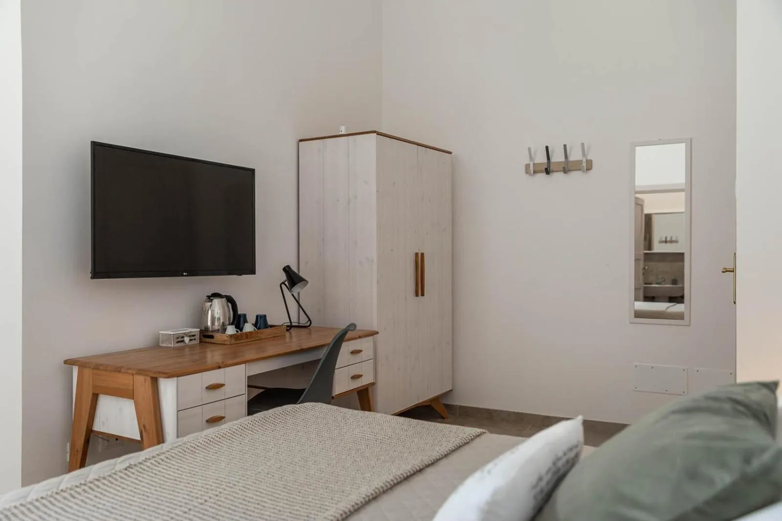 Photo of the whole room, Bed in Albergo Diffuso Monopoli