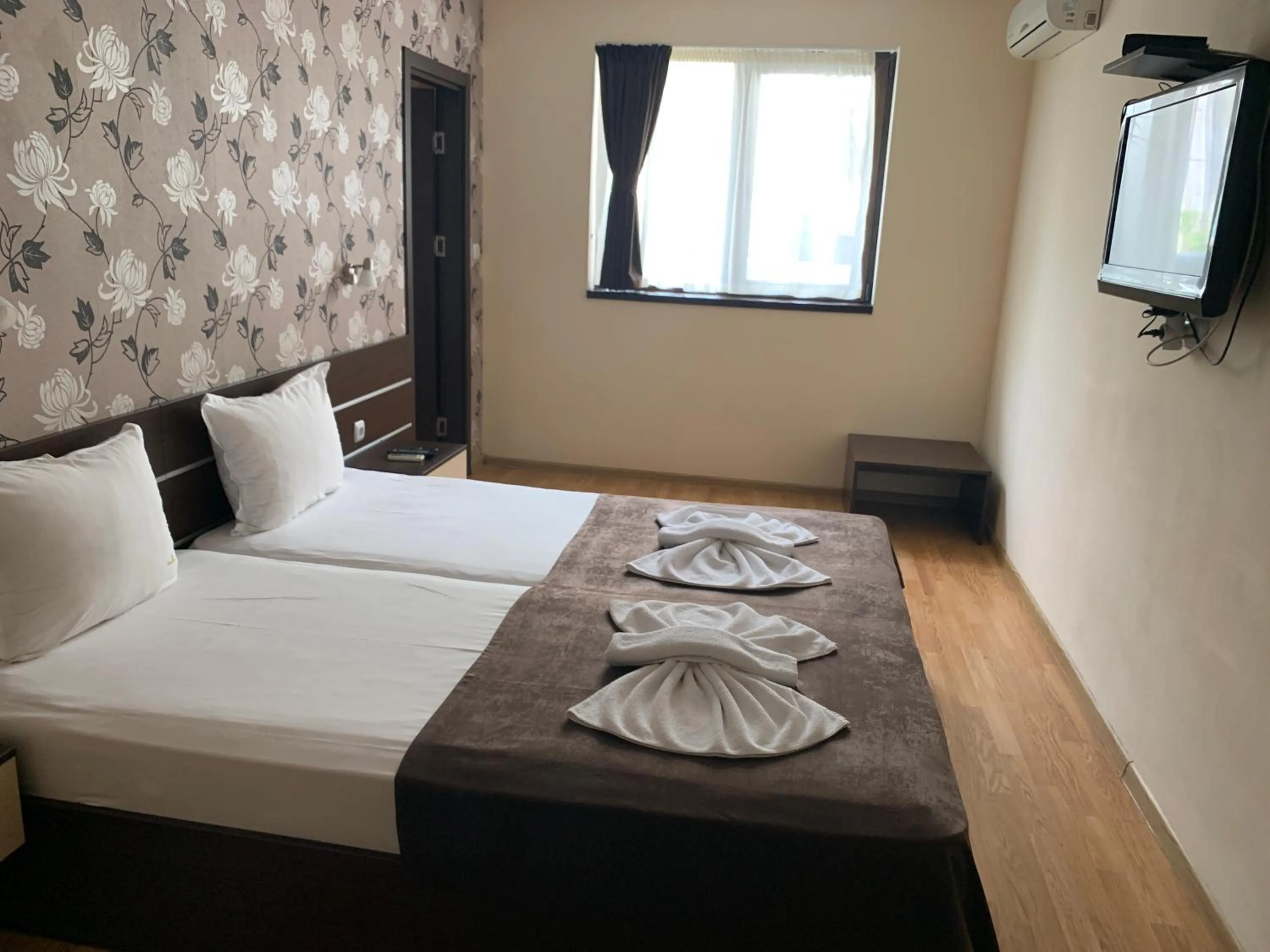 Photo of the whole room, Bed in Family Hotel Piter