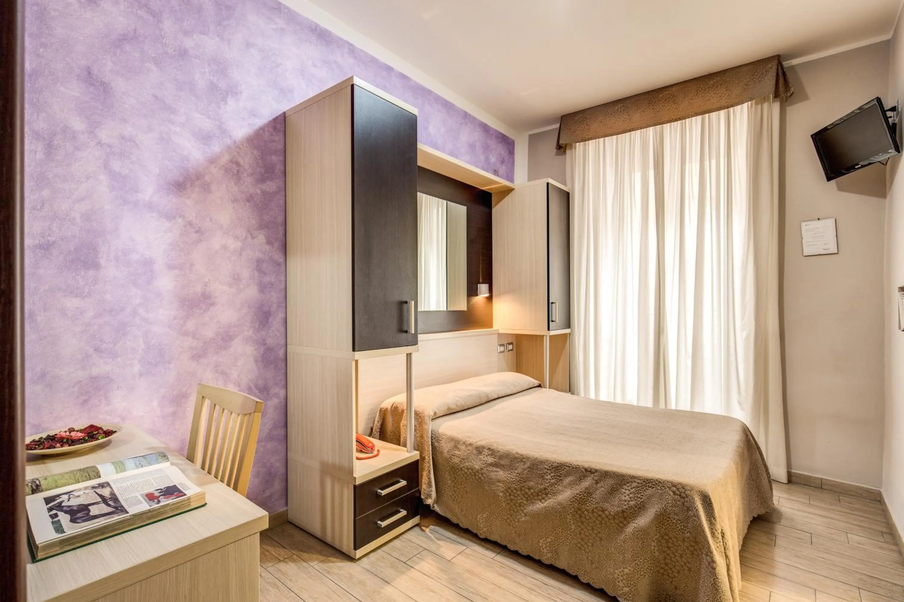 People, Bed in Buonarroti Suite