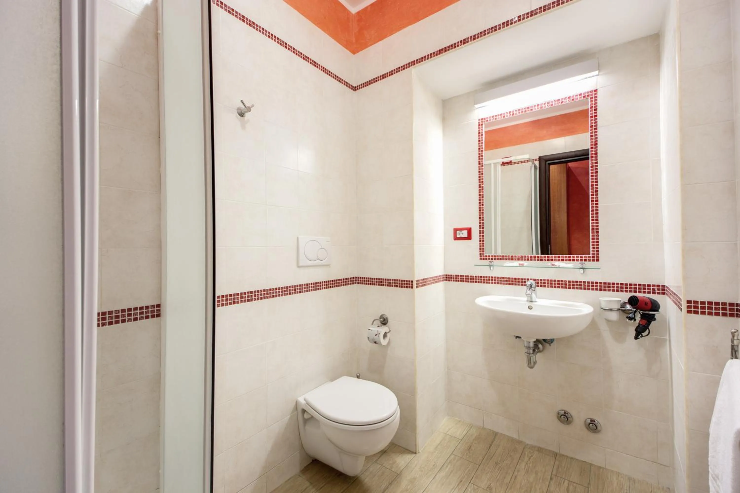 Shower in Buonarroti Suite