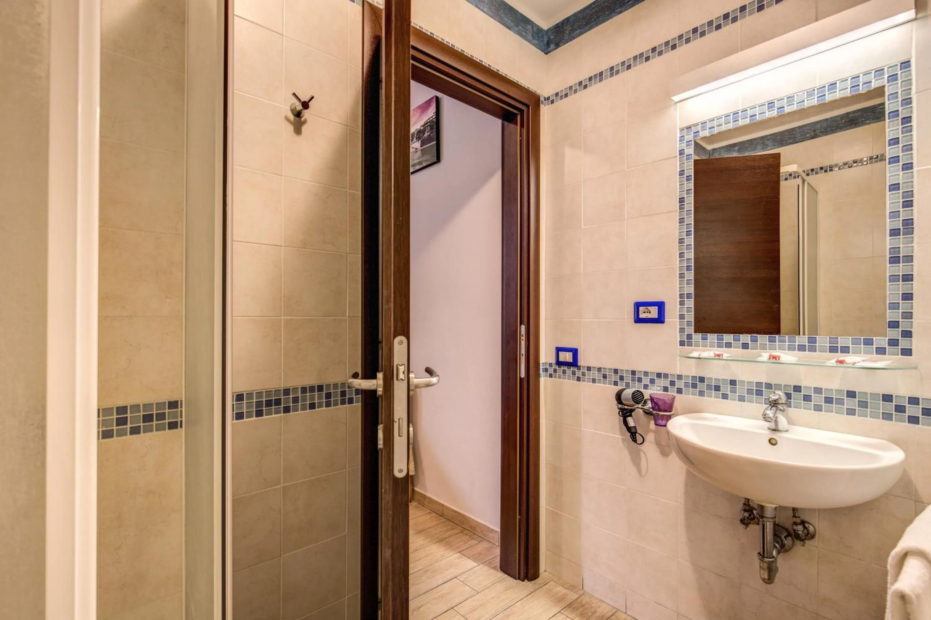 Shower in Buonarroti Suite