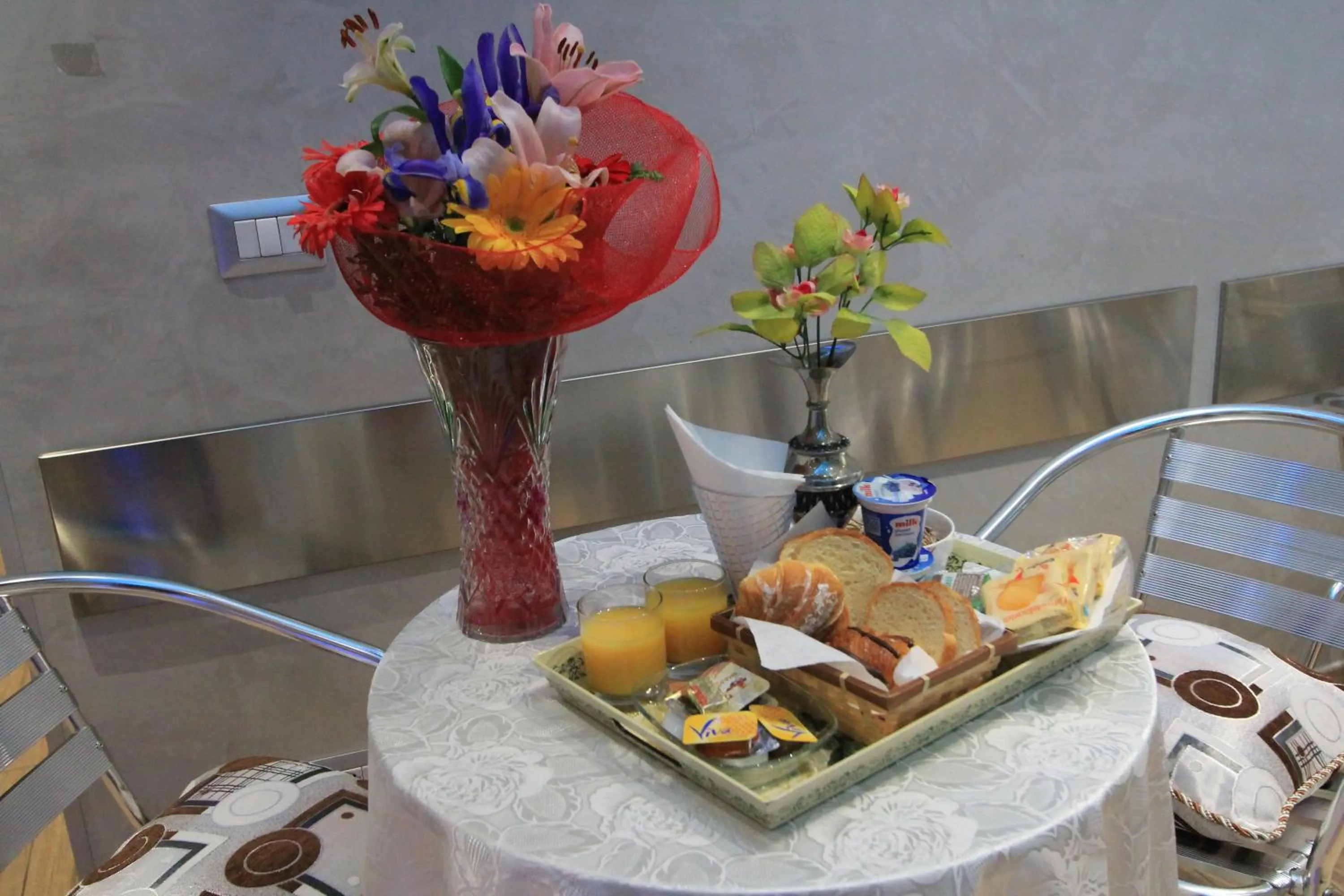 Restaurant/places to eat in Buonarroti Suite