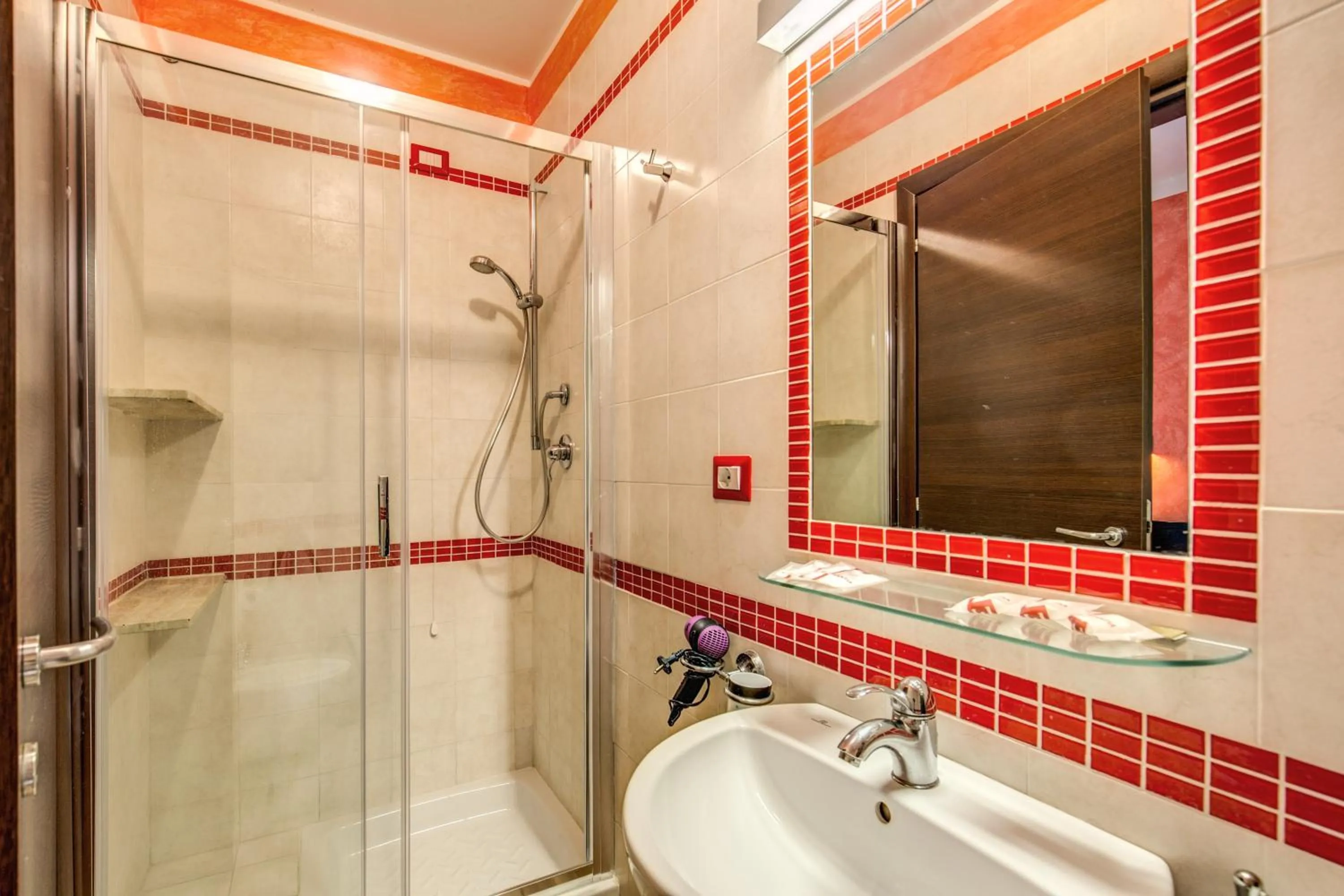 Shower in Buonarroti Suite