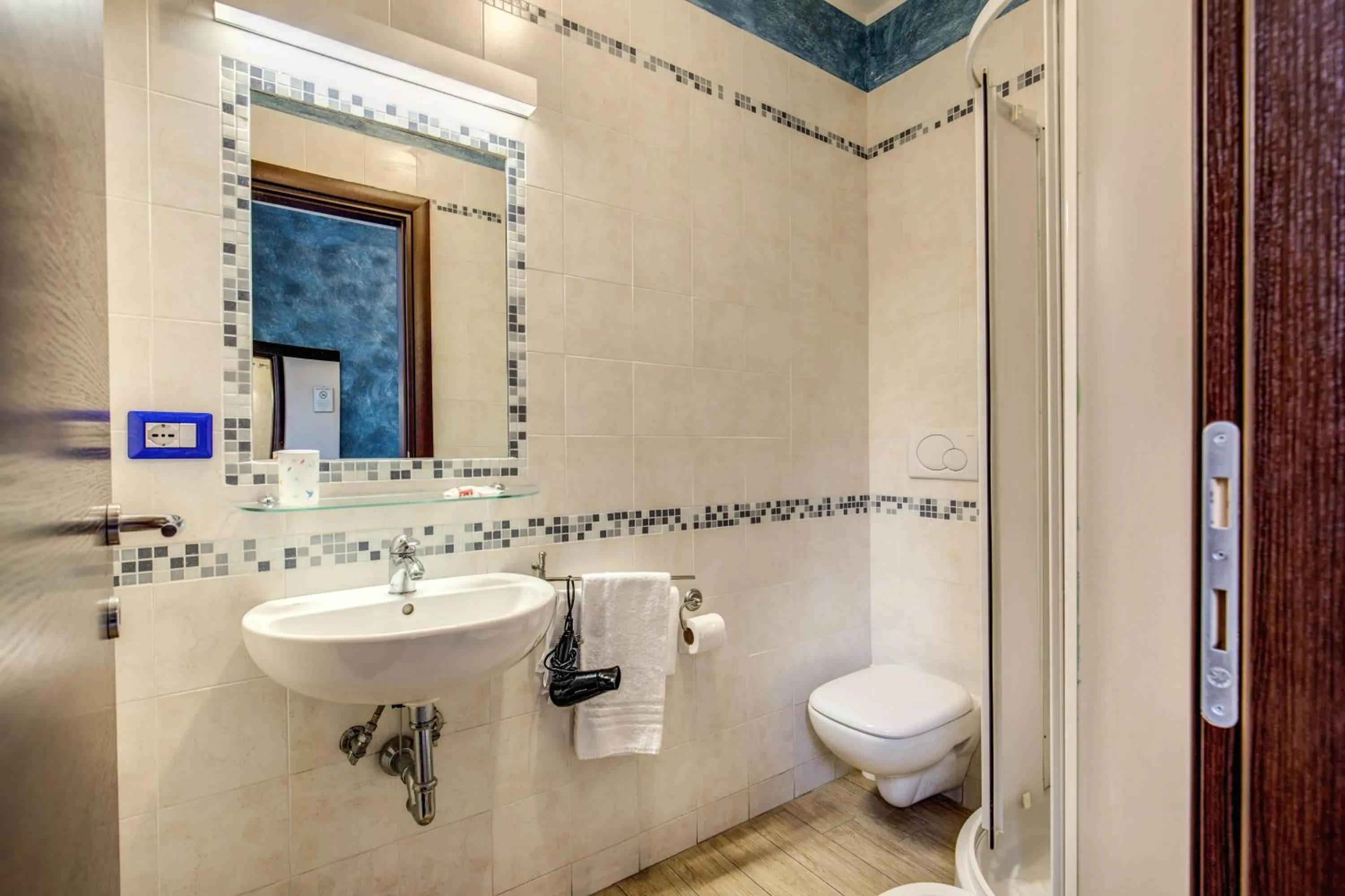 Shower in Buonarroti Suite