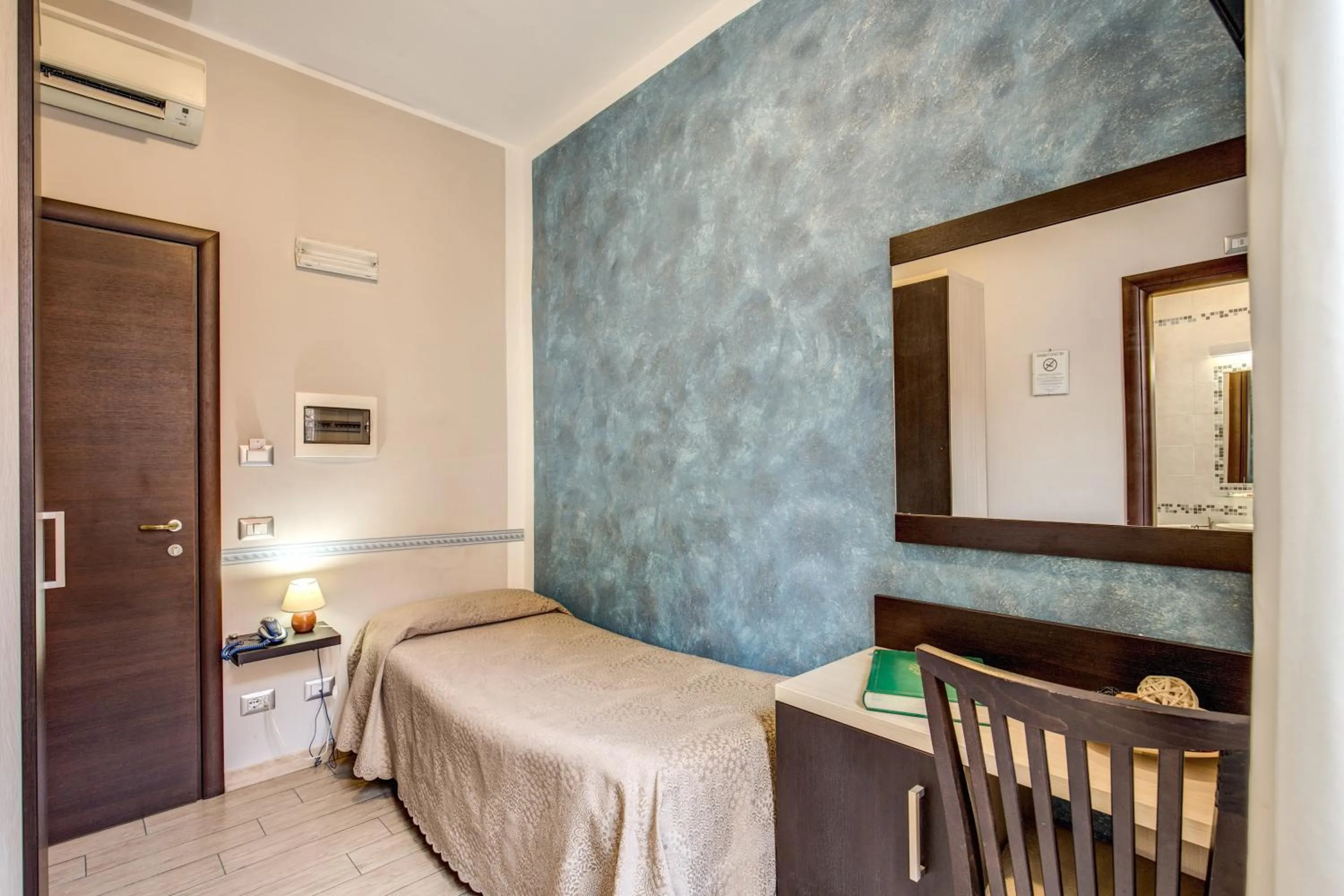 Bed in Buonarroti Suite