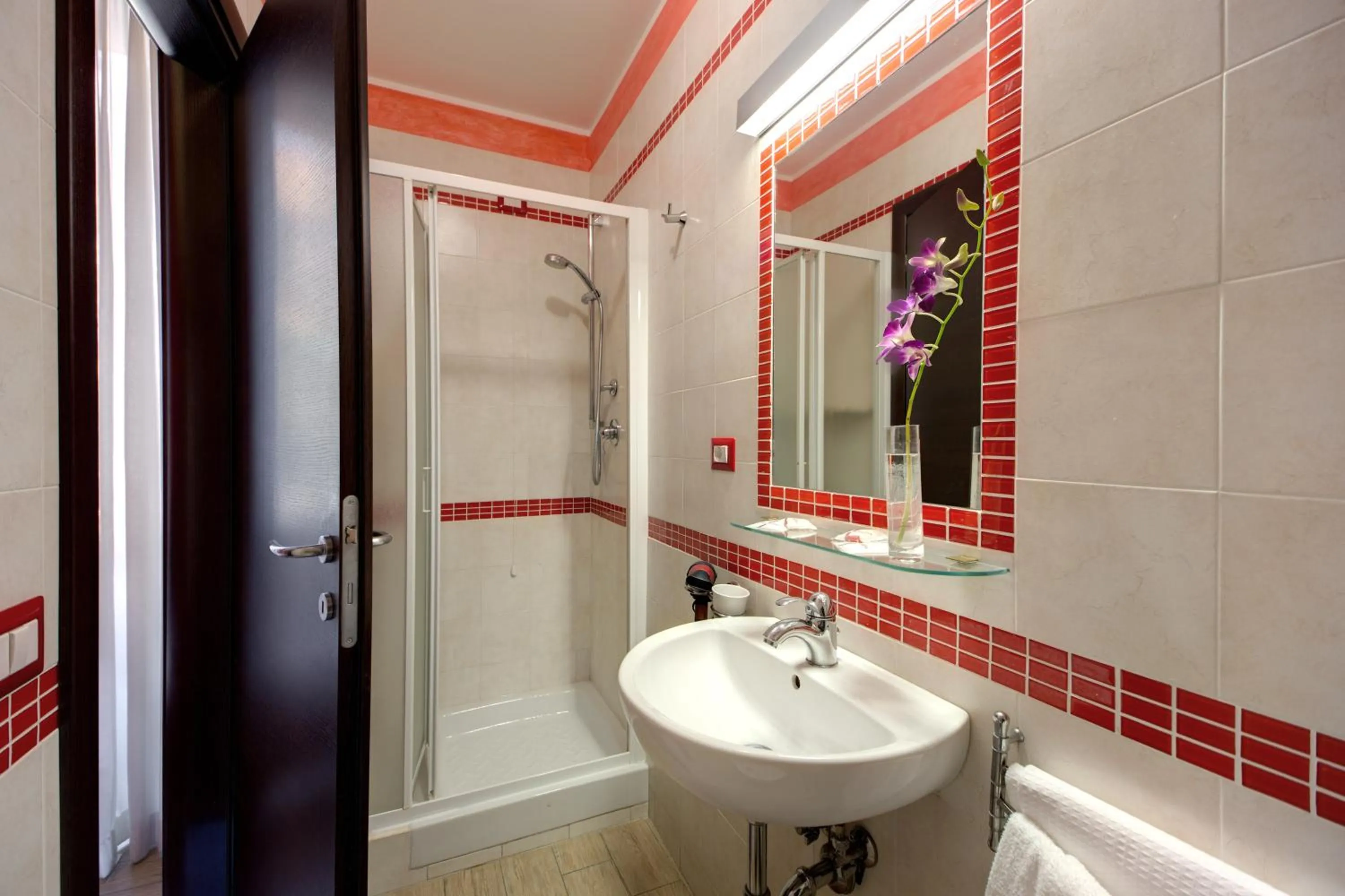 Shower in Buonarroti Suite