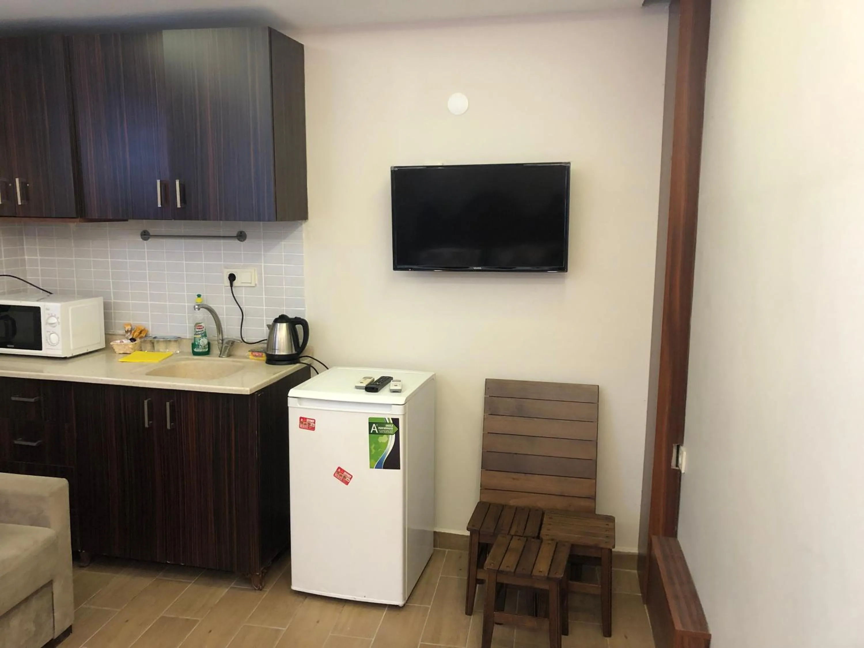 Kitchen or kitchenette in Capricorn by Otantik Suites