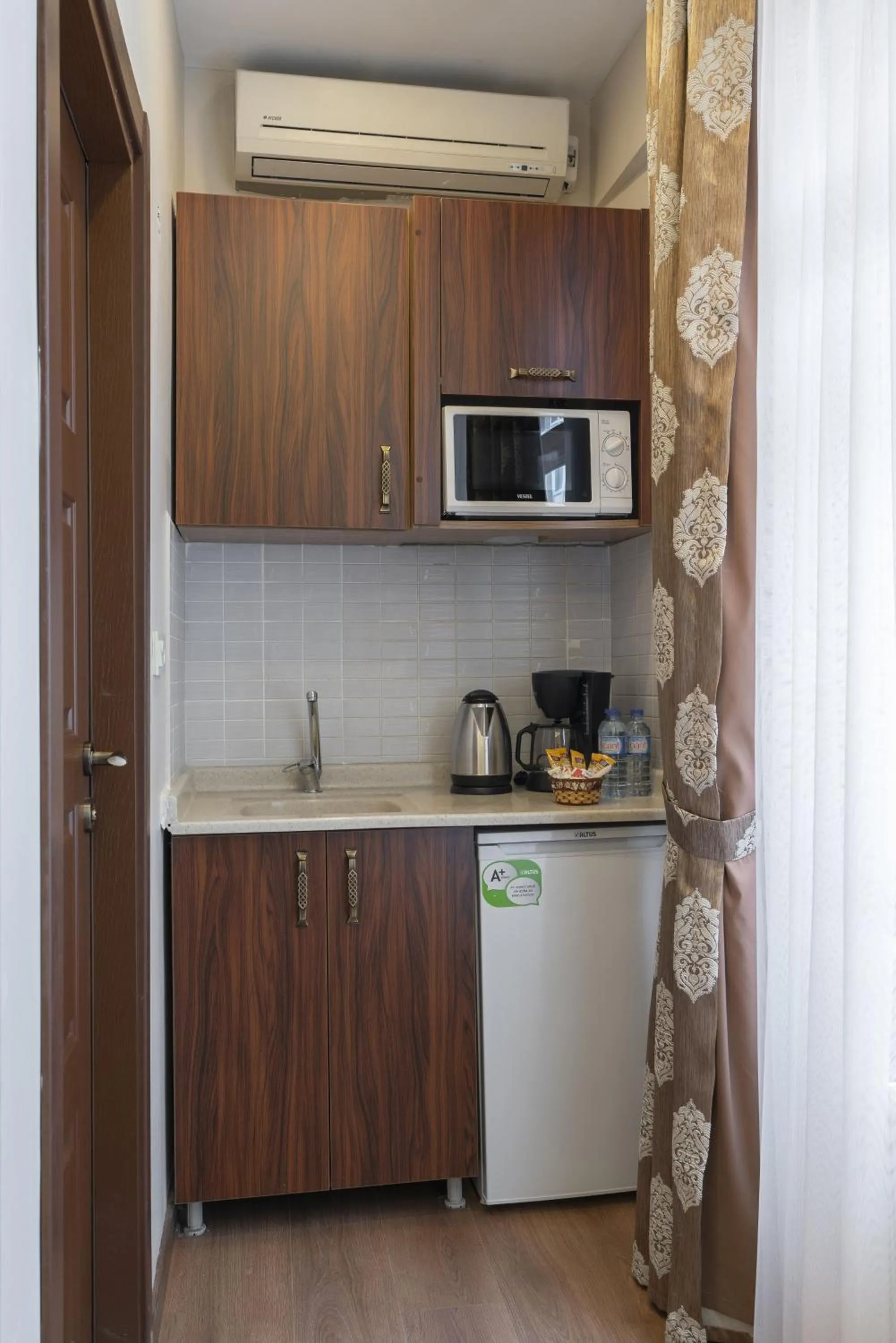 Coffee/tea facilities in Capricorn by Otantik Suites