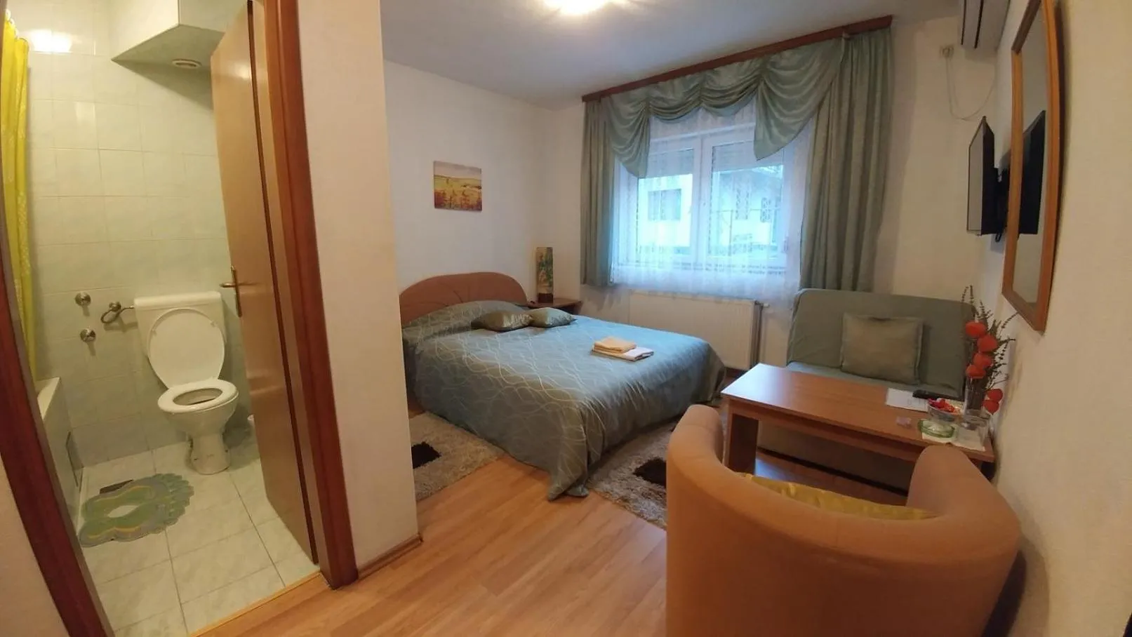 Double Room with Private Bathroom - single occupancy in Vila San