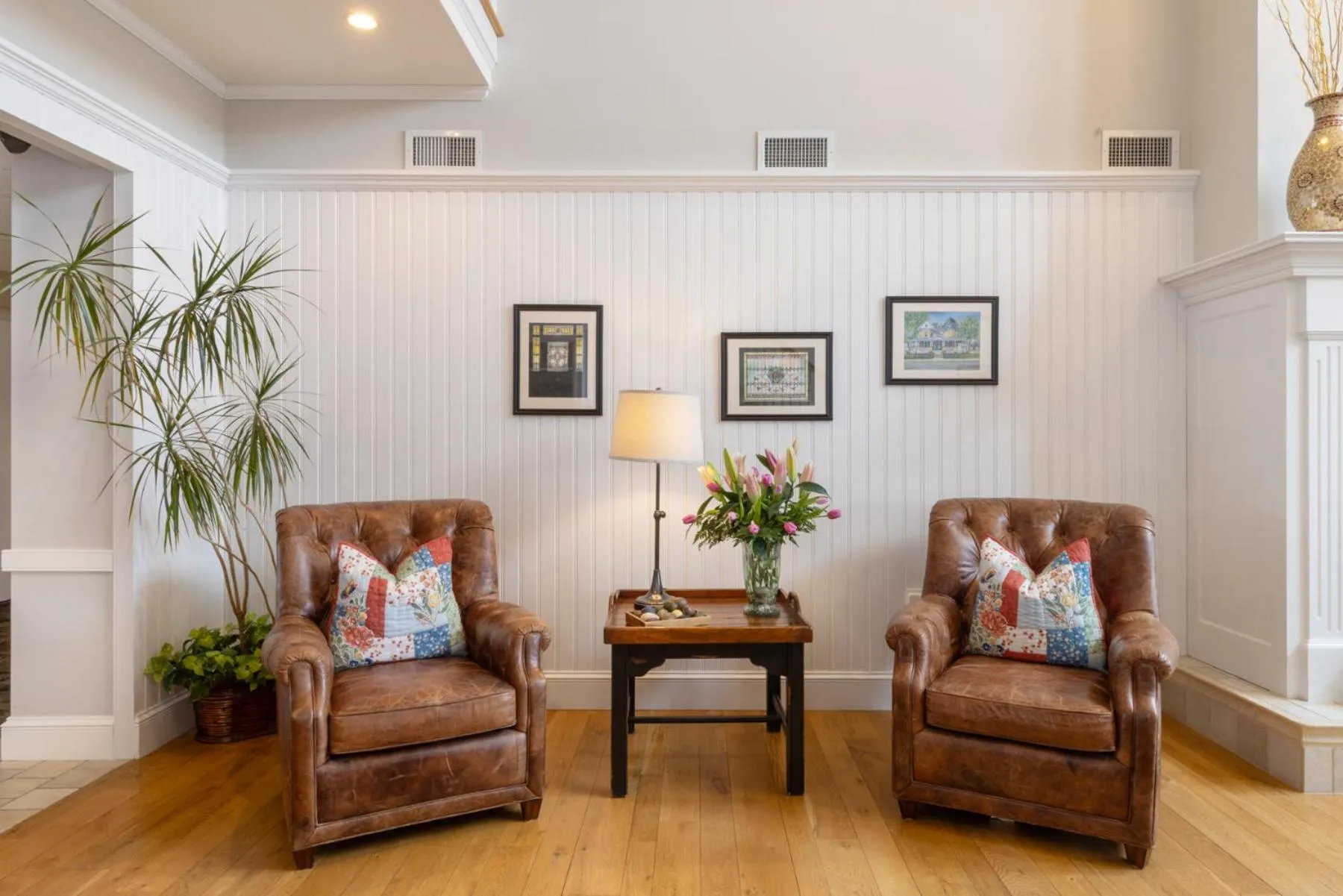 Seating area in Selinsgrove Inn