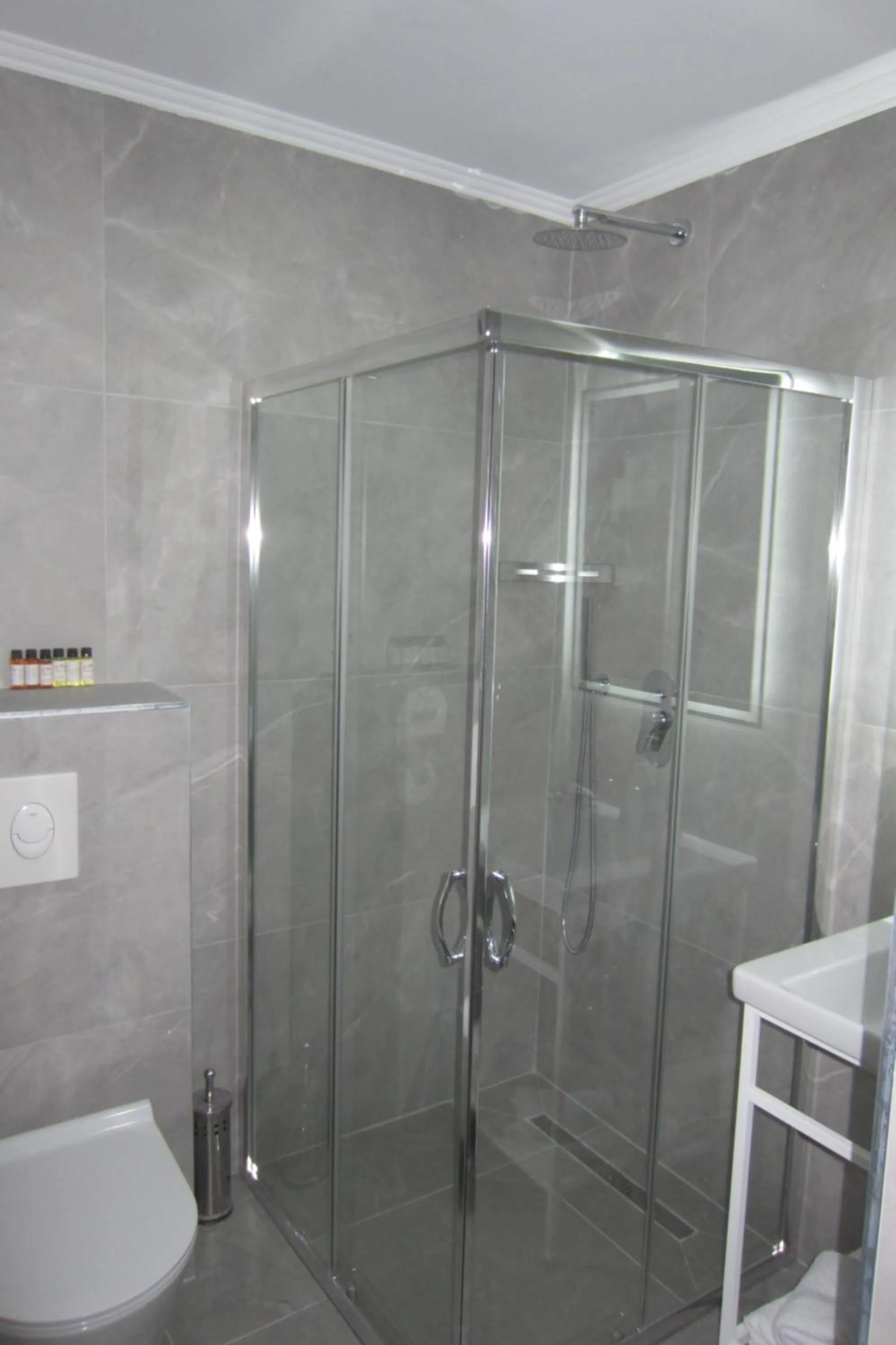 Bathroom in Freddy's Hotel