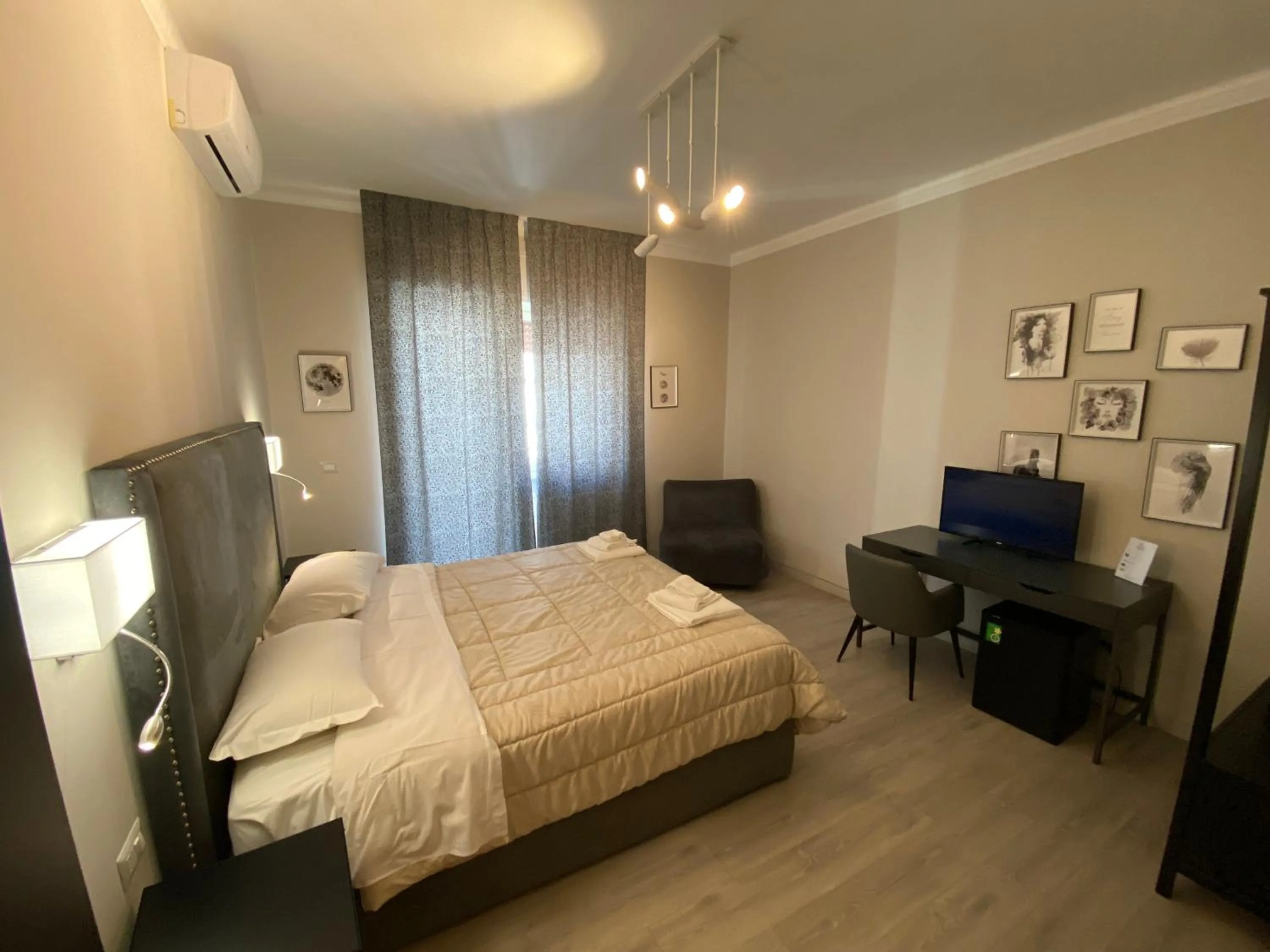 Photo of the whole room, Bed in Re di Smirne by Apulia Accommodation