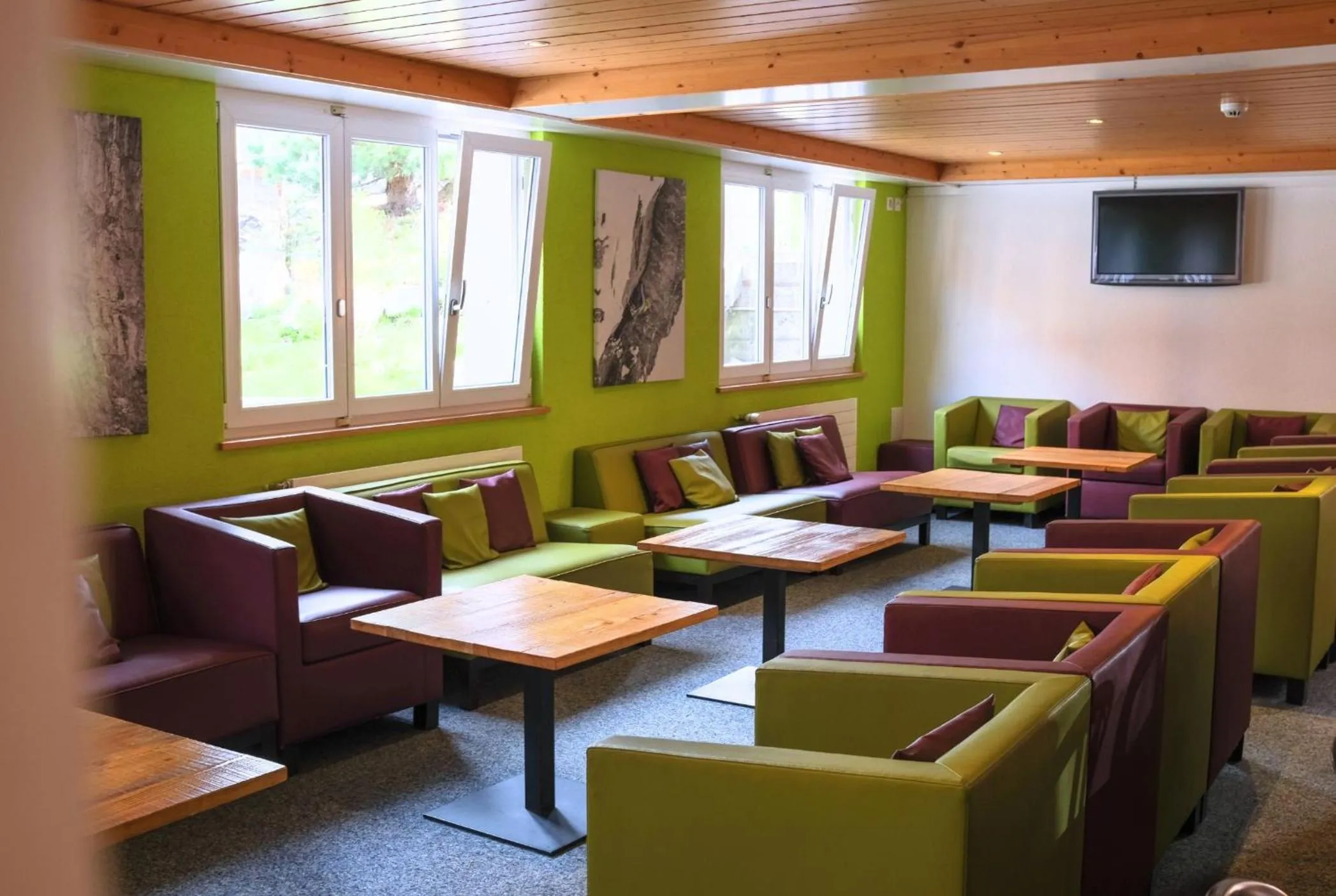 Breakfast in Eiger Lodge Chic