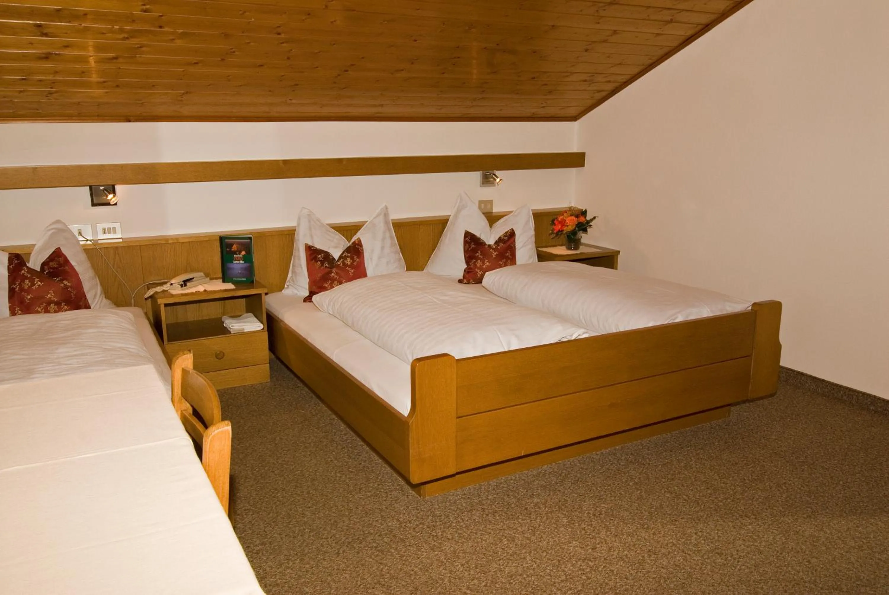 Photo of the whole room, Bed in Gasthof Huber
