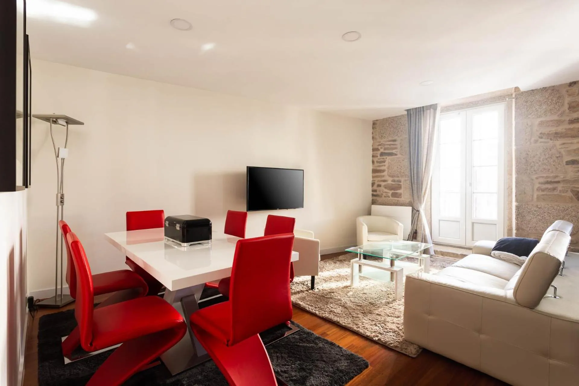 Luxury apartment-free parking