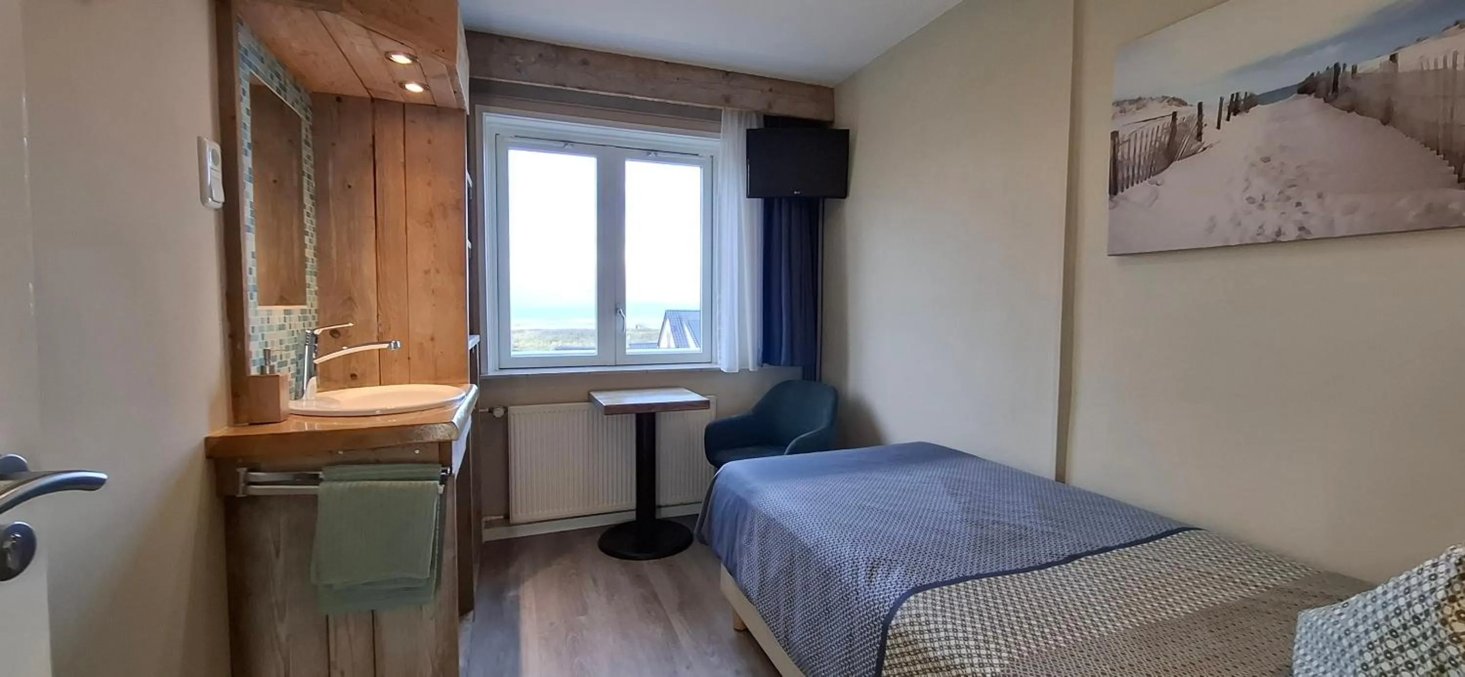 Photo of the whole room, Bed in Bed&Breakfast aan Strand