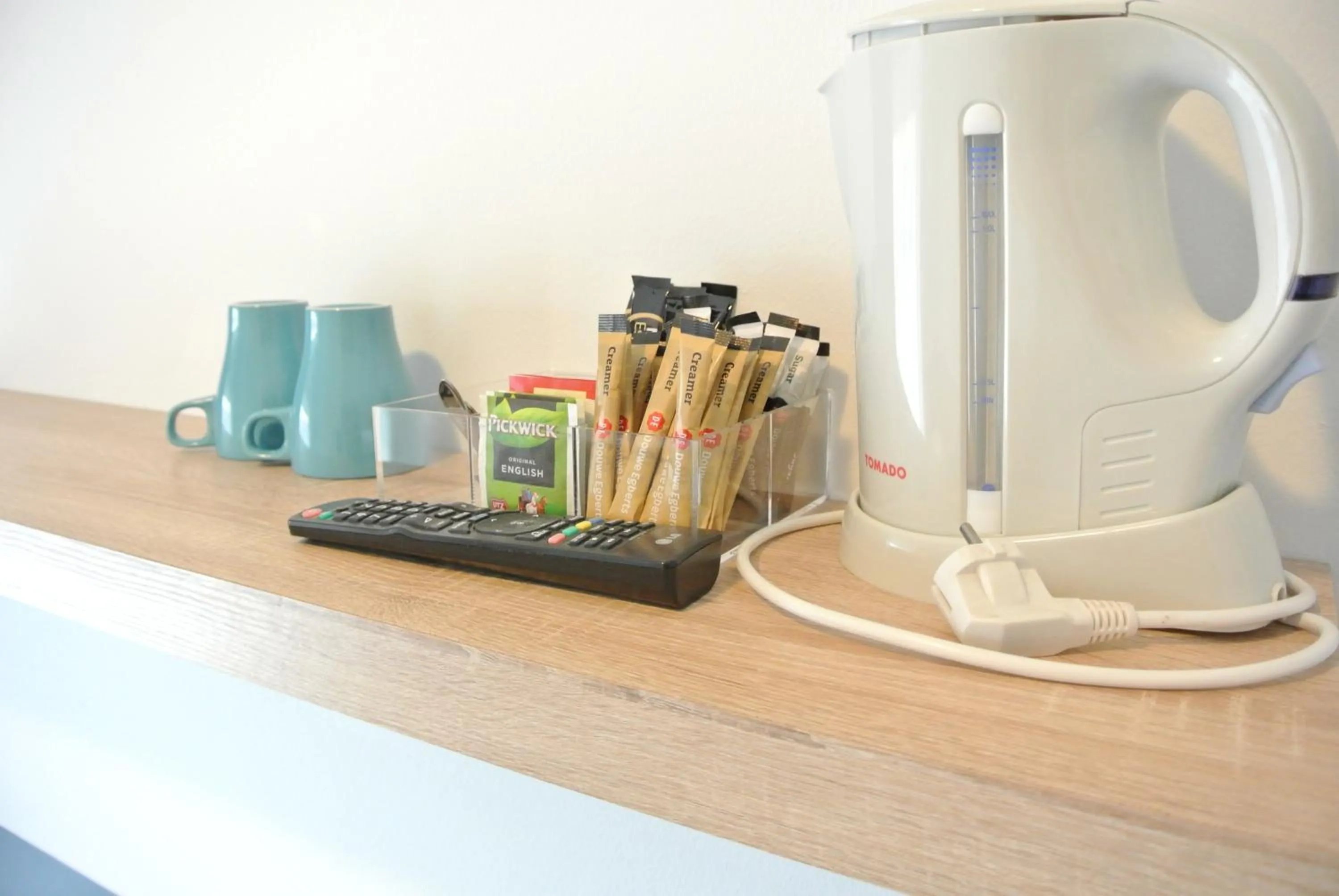 Coffee/tea facilities in Bed&Breakfast aan Strand