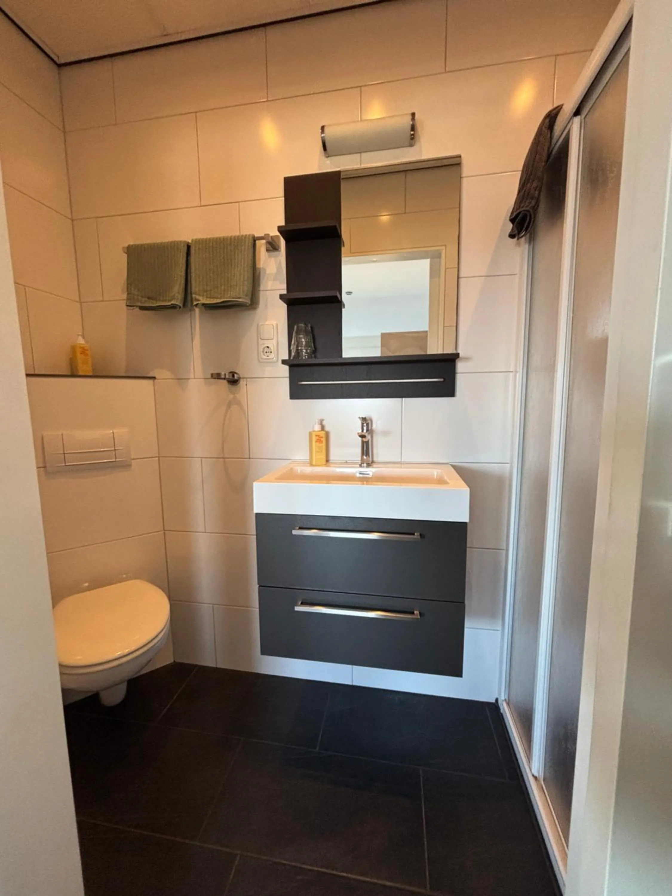 Bathroom in Bed&Breakfast aan Strand
