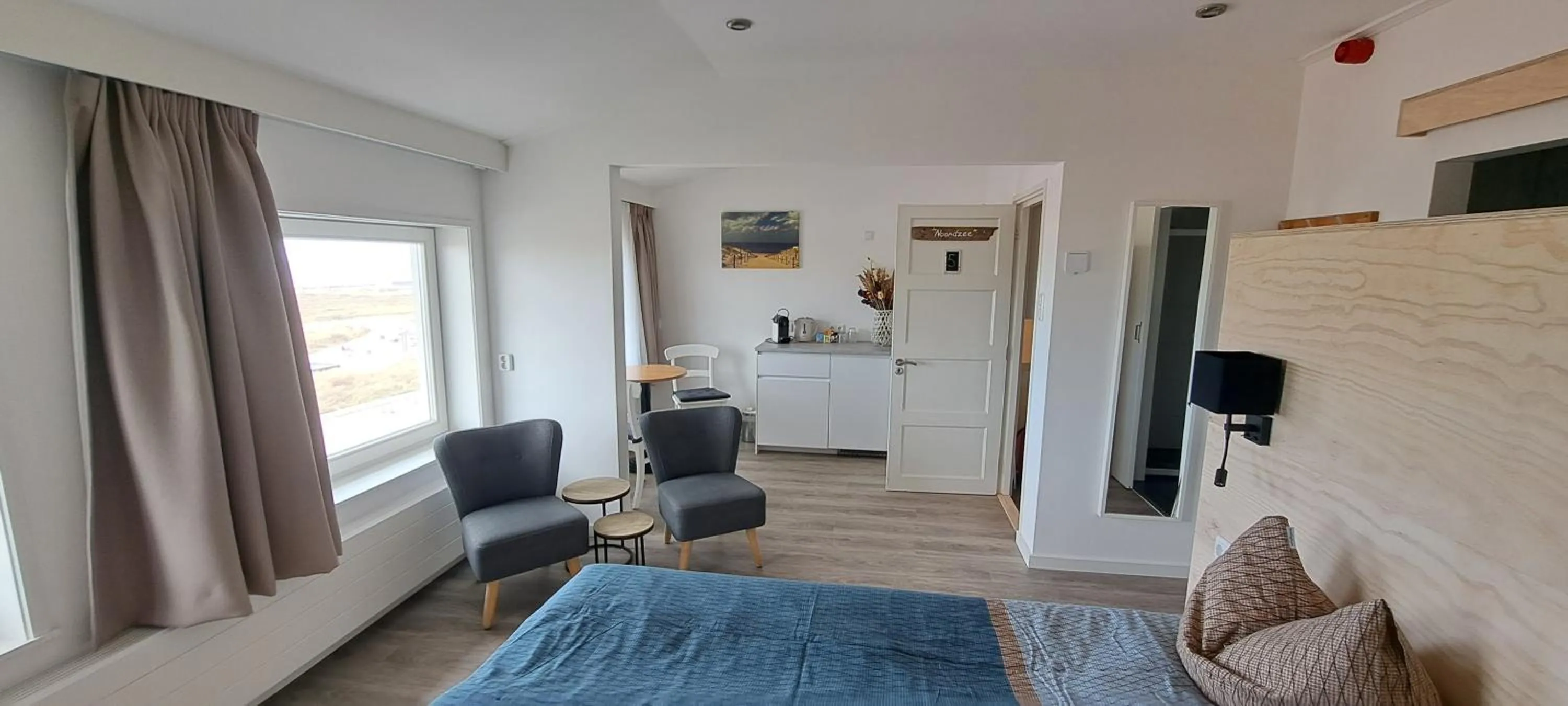 Sea view in Bed&Breakfast aan Strand