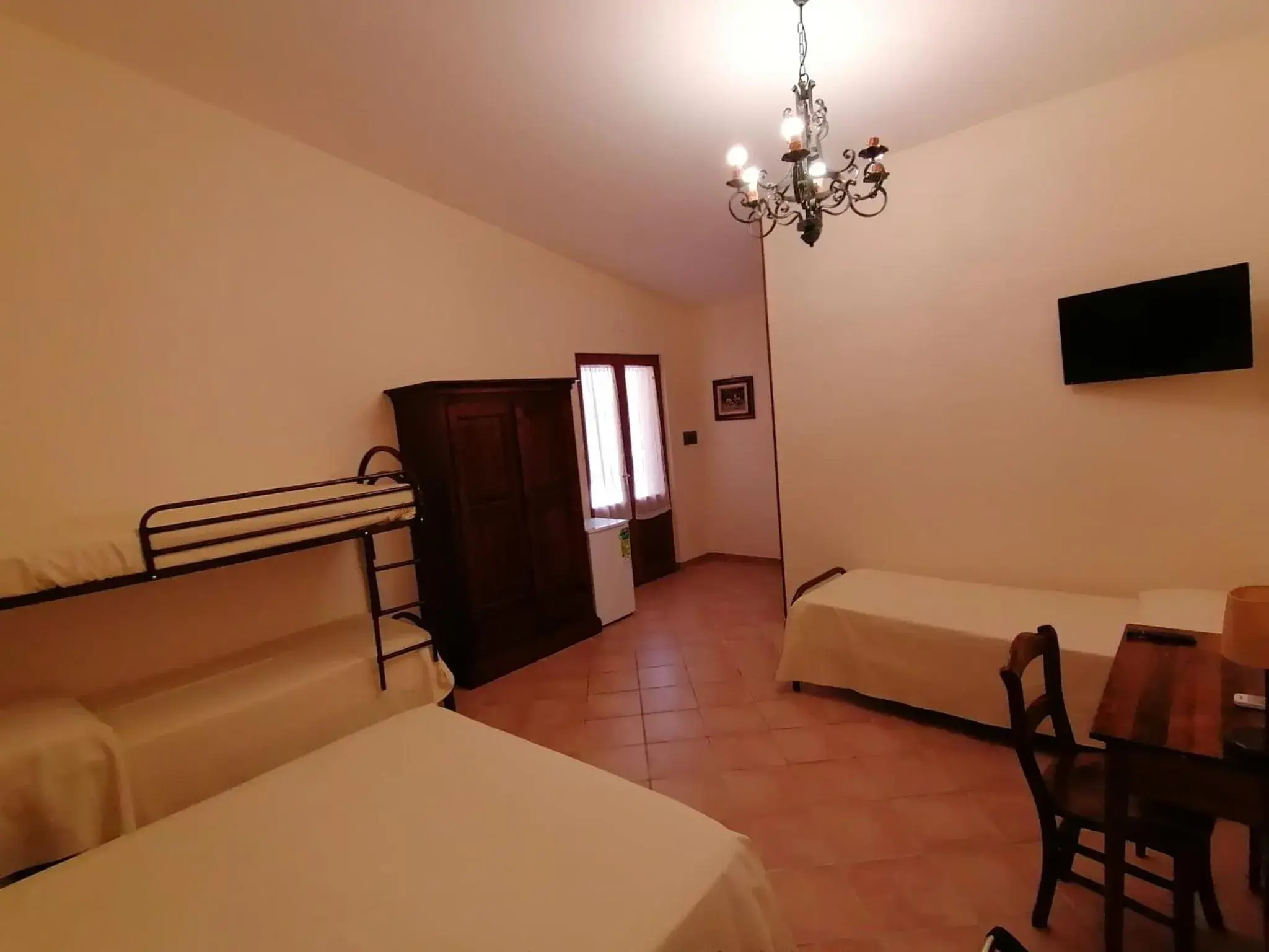 Quintuple Room with Garden View in Azienda Agrituristica Vivi Natura Quintuple Room with Garden View in Azienda Agrituristica Vivi Natura