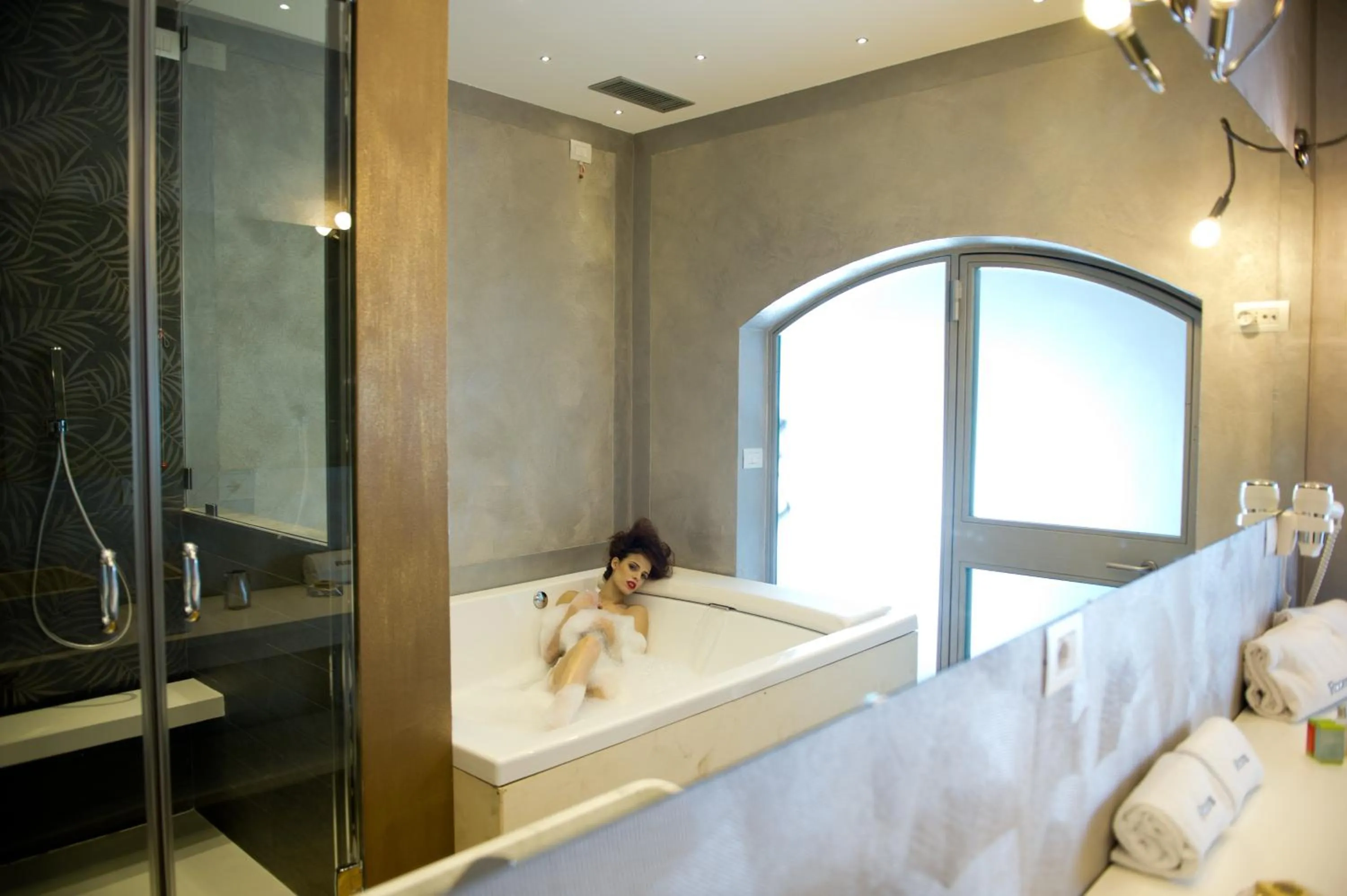 Bathroom, Bed in Wrooms Guest House