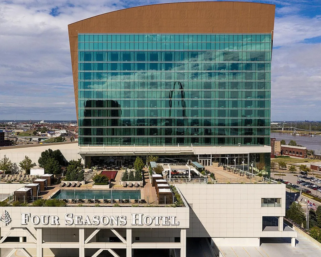 Property building in Four Seasons St. Louis