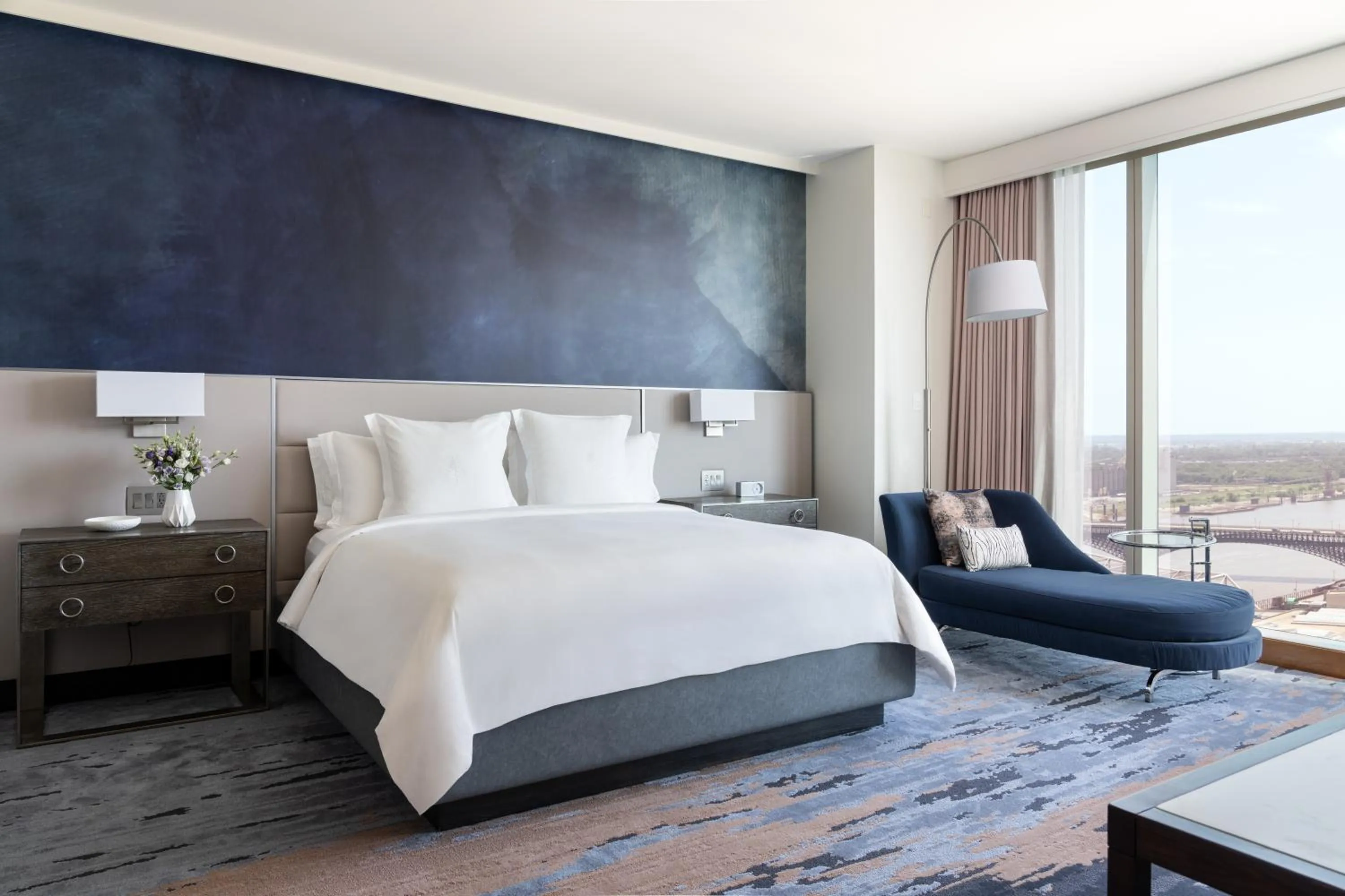 Bed in Four Seasons St. Louis