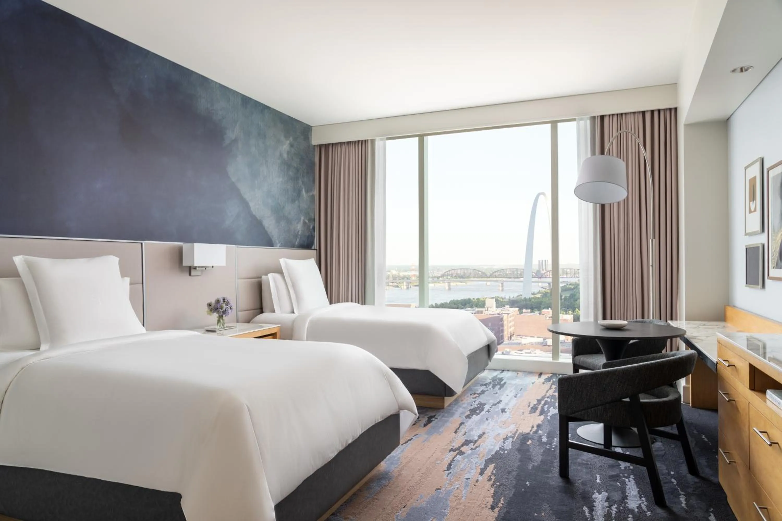 Bed in Four Seasons St. Louis