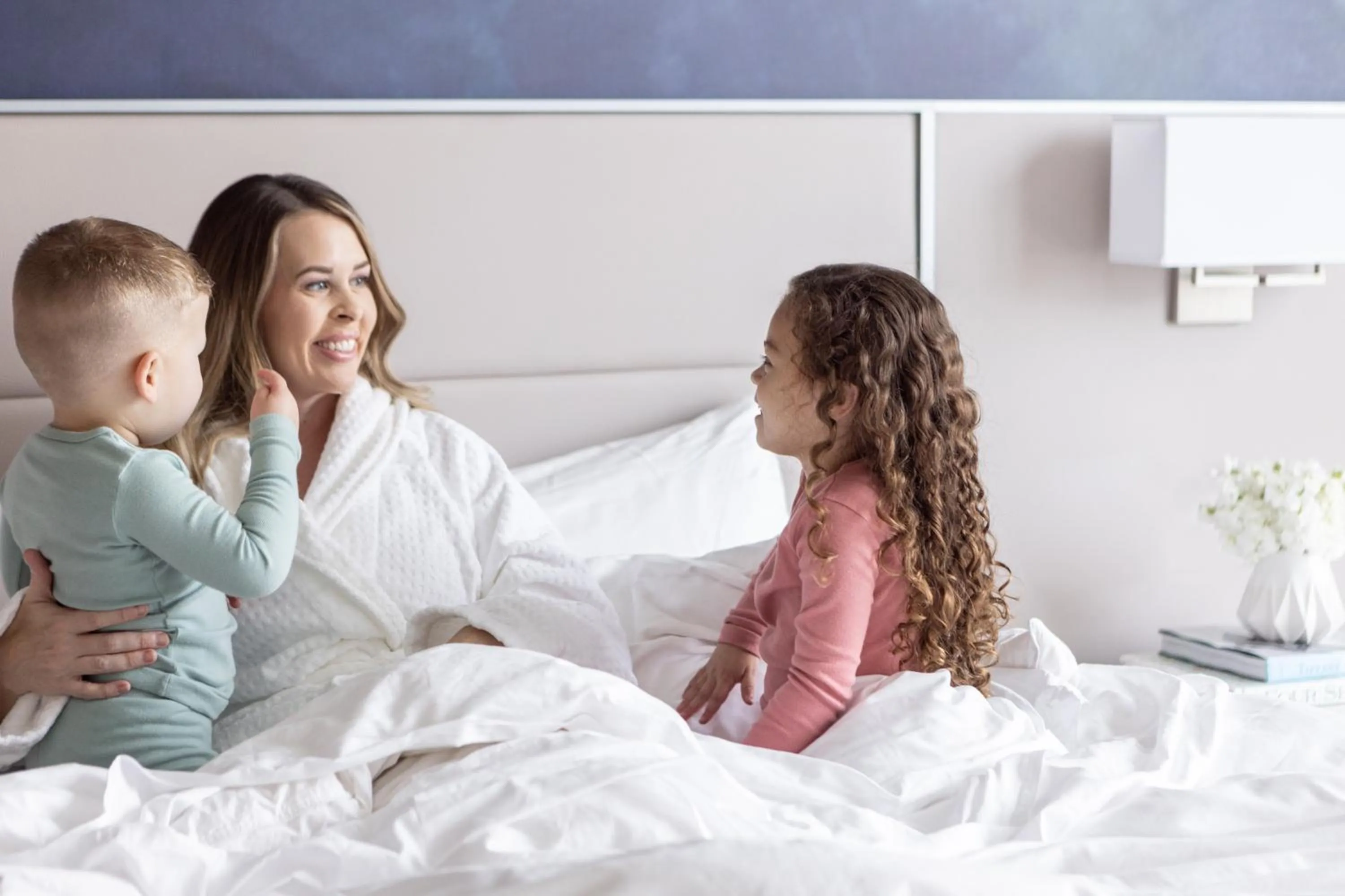 children, Bed in Four Seasons St. Louis