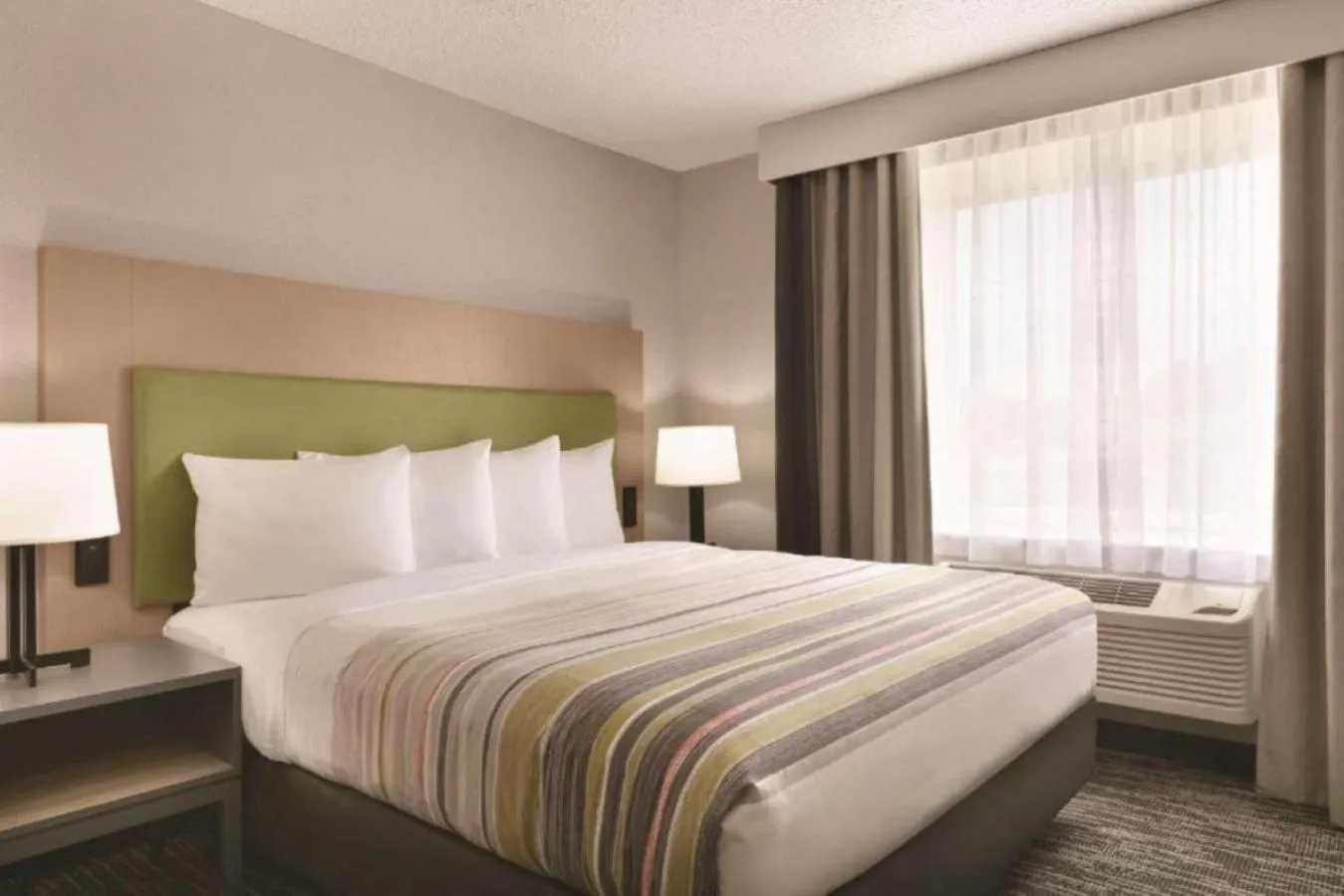 Bed in Country Inn & Suites by Radisson, Port Clinton, OH