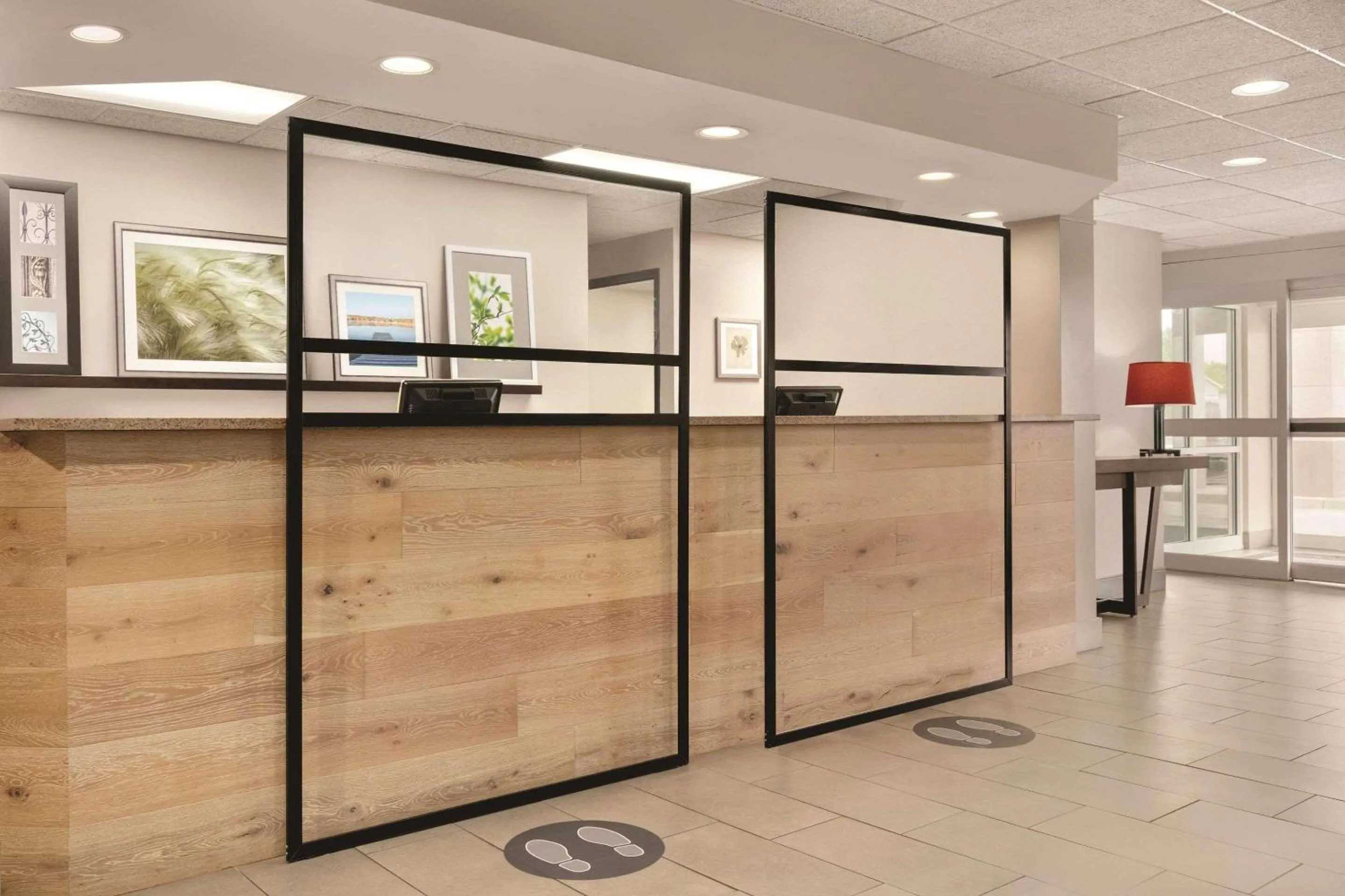 Lobby or reception in Country Inn & Suites by Radisson, Port Clinton, OH