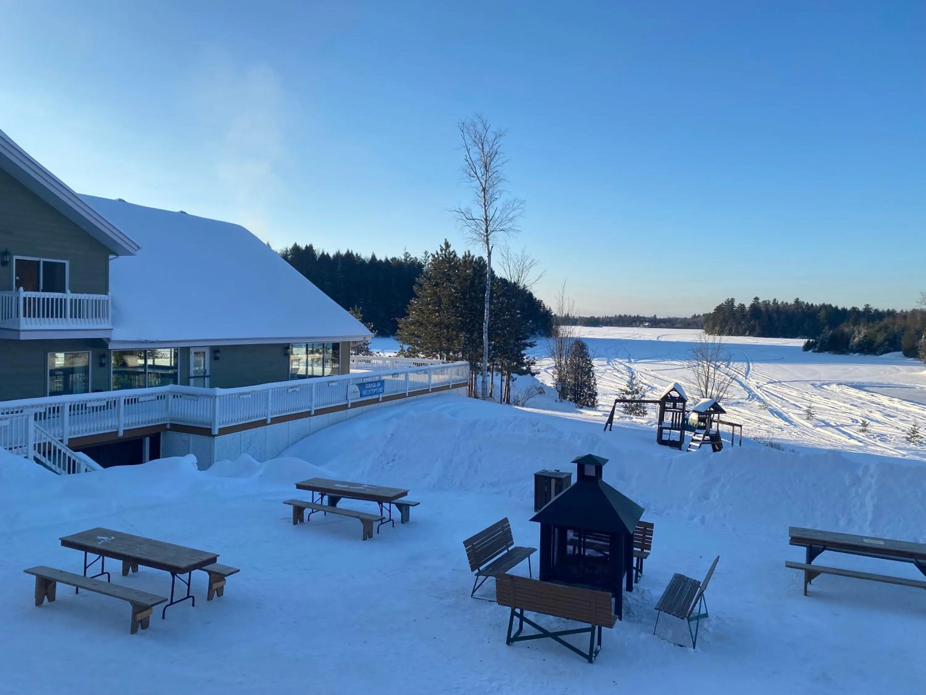 Inner courtyard view in Pourvoirie du Lac Blanc