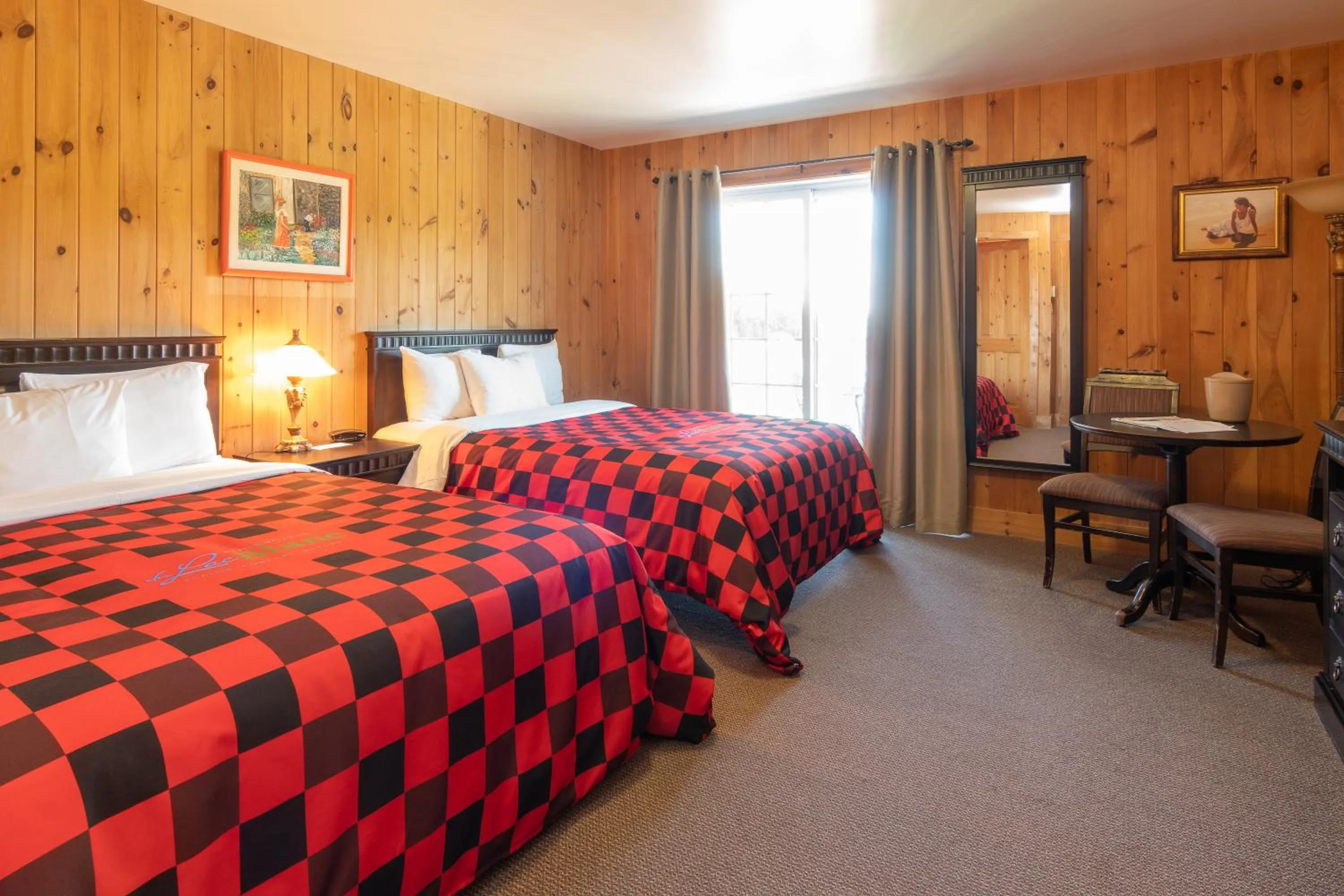 Superior Double Room in Pourvoirie du Lac Blanc