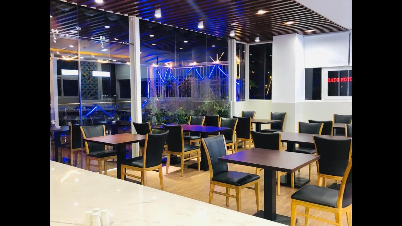 Restaurant/places to eat in Doha 2 Hotel Saigon Airport